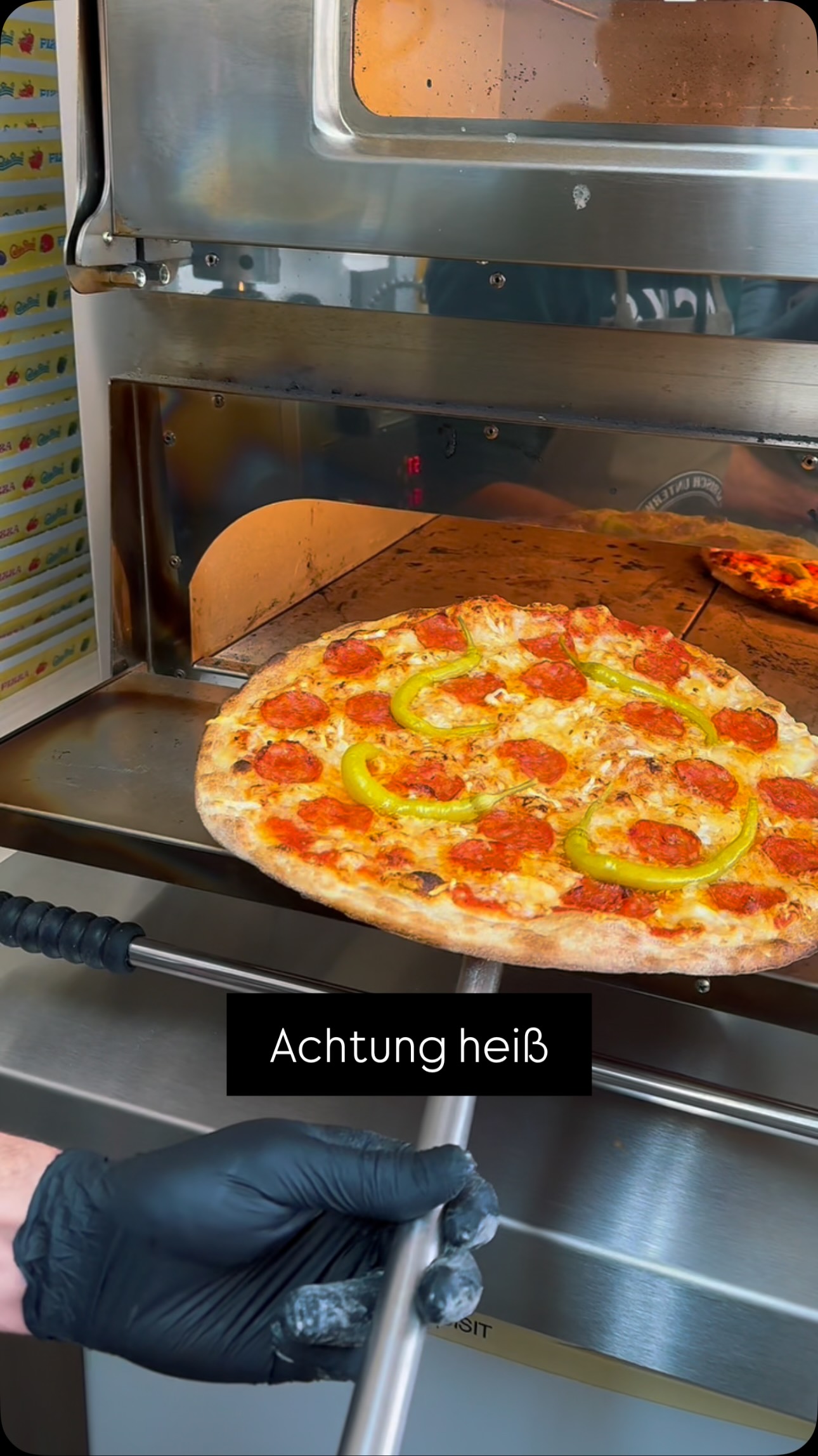 Wir lieben sie alle… 🥹 welche Pizza ist Dein Favorit?
Lass ein „❤️“ da, folge uns und komm‘ uns an einem unserer
Standorte persönlich besuchen!
HOHENFURCH | HOFSTETTEN | LUDENHAUSEN | WESSOBRUNN | FORST | APFELDORF
#pizzapoesie #pizza #foodtruck #liebling