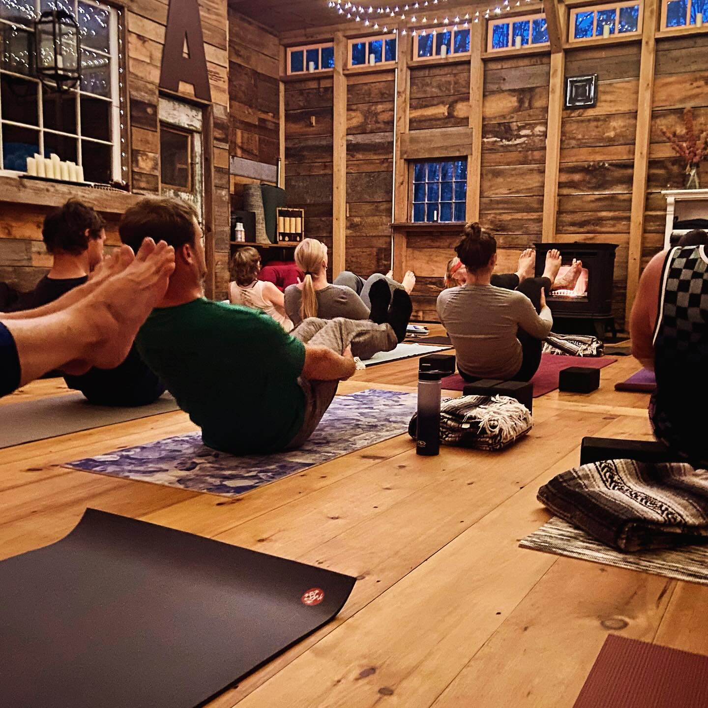 Discover a low-impact, core-focused workout that's perfect for all ages! Our new Beginner Pilates class on Wednesdays at 5:30 pm will help you build strength, stability, and balance.
Sign up - https://www.lulusbarn.com/yoga-classes
Link in bio to book.
#pilatesclass #pilates mainepilates midcoastmaine lulusbarn