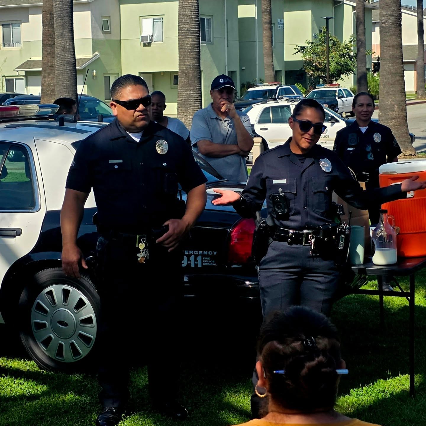 A community meeting held in Hollenbeck's Pico Gardens neighborhood brought together residents and police for honest discussions. Community members had the opportunity to ask questions, share their concerns, and get to know the officers who serve their area.
Events like these allow all participants to gain a better understanding of each other and build communiy trust. ๐ป๐ป