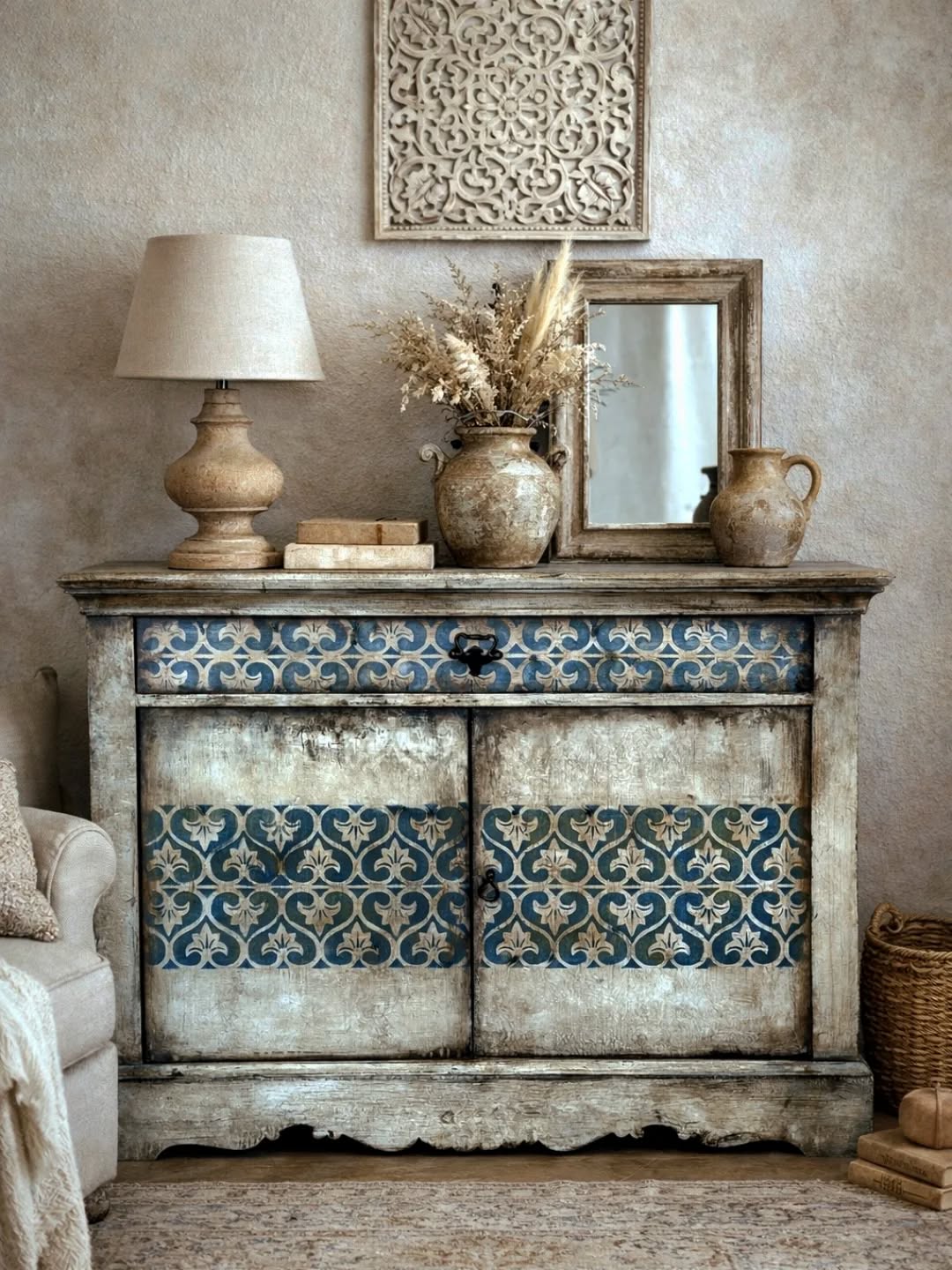 New Artwork!
Shabby chic stijl dressoir.
Redesigned with love!
#flipfurniture
#recycling
#functionalart
#kast
#meubel