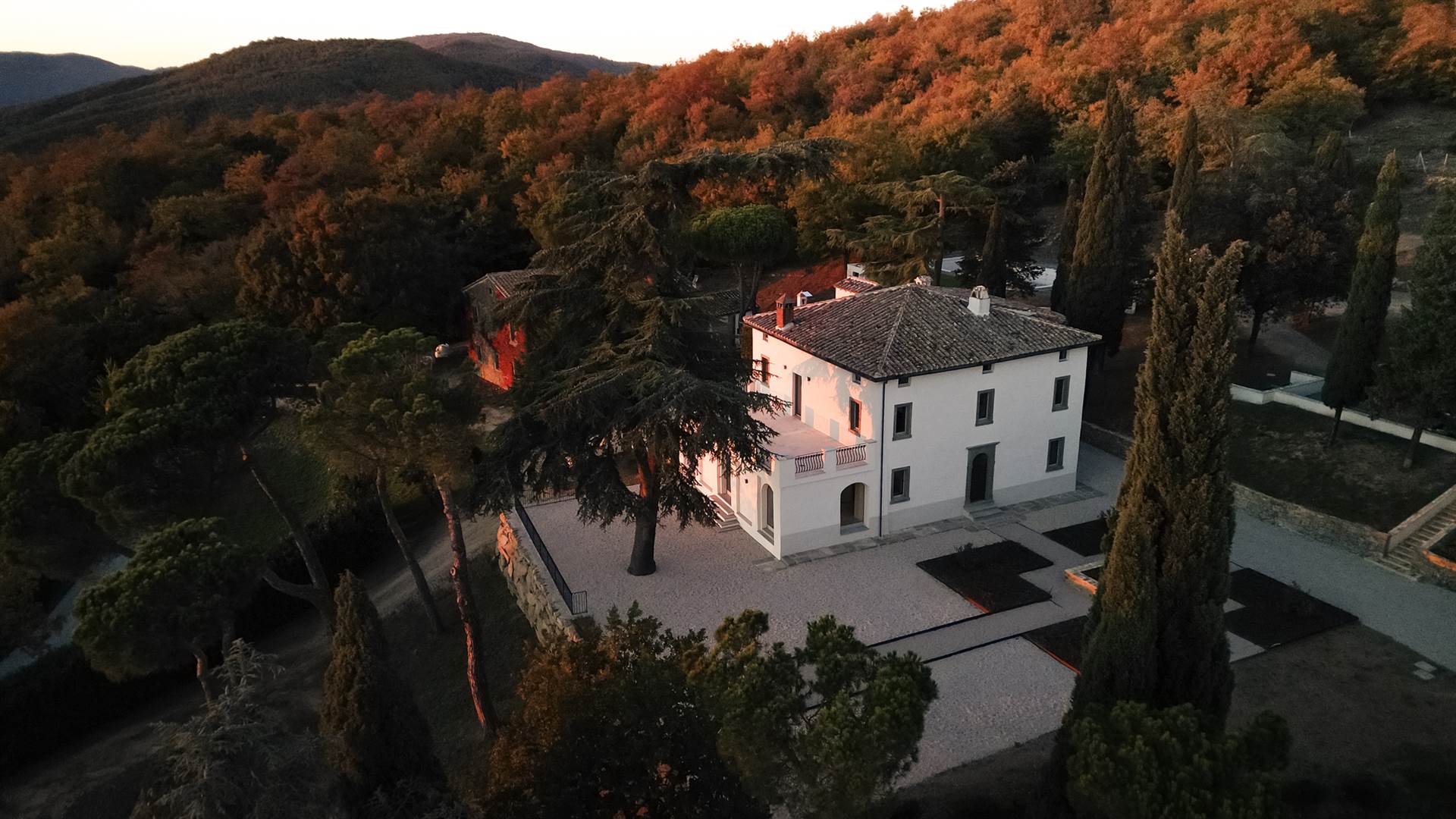 Your 18th-Century Lakefront Masterpiece 🇮🇹
Imagine waking up to the sun rising over Lake Trasimeno from your private 50 sqm terrace.
Completely restored from the studs out, this 18th-century jewel blends historical soul with high-design luxury.
The Highlights:
💎 Turn-Key Luxury: 5 Palatial Bedrooms & 5 Bathrooms.
💦 Infinity Edge: A 7x14m pool that merges into the lake horizon.
🌳 Private Oasis: 6,500 sqm of manicured parkland & ancient trees.
🍷 The Location: Minutes from Cortona & world-class golf.
Whether you're looking for an ultra-luxury holiday retreat or a primary residence in Italy’s green heart, this is a rare "ready-to-live" opportunity.
Price: €2,400,000
📍 Umbria/Tuscany Border
Ready to see more?
DM for more info
#ItalyRealEstate #LuxuryVilla #LakeTrasimeno #Umbria #Tuscany #DreamHome #InfinityPool #ItalianLifestyle #ModernHeritage #LuxuryLiving #MoveToItaly