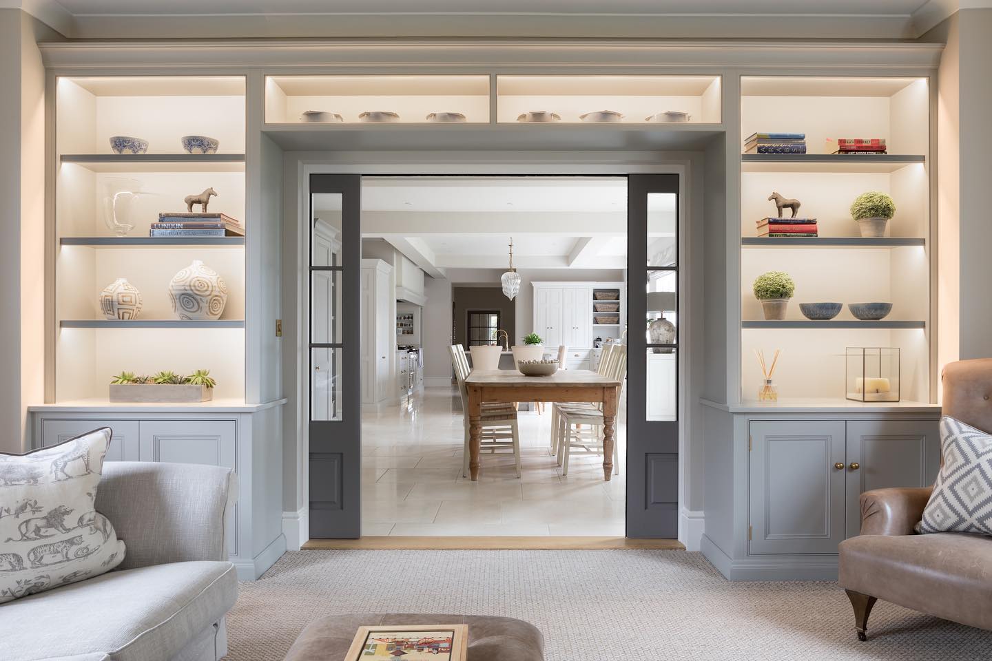 Yes we did it, a whole week of juggling and now it’s the weekend! Almost done for the day, just one more online meet to discuss library shelving for a lounge and dining room which will cleverly include a bar area. Love this image, the lighting really makes it come alive
#interiordesigner #oxfordshiredesigner #interiorsoxford #interiorsoxfordshire #cotswoldsdesigner #designandbuild #precontructiondesign #buildersdaughter #homedesign #homerenovation #designersoxfordshire #loveinteriors #workingfromhome