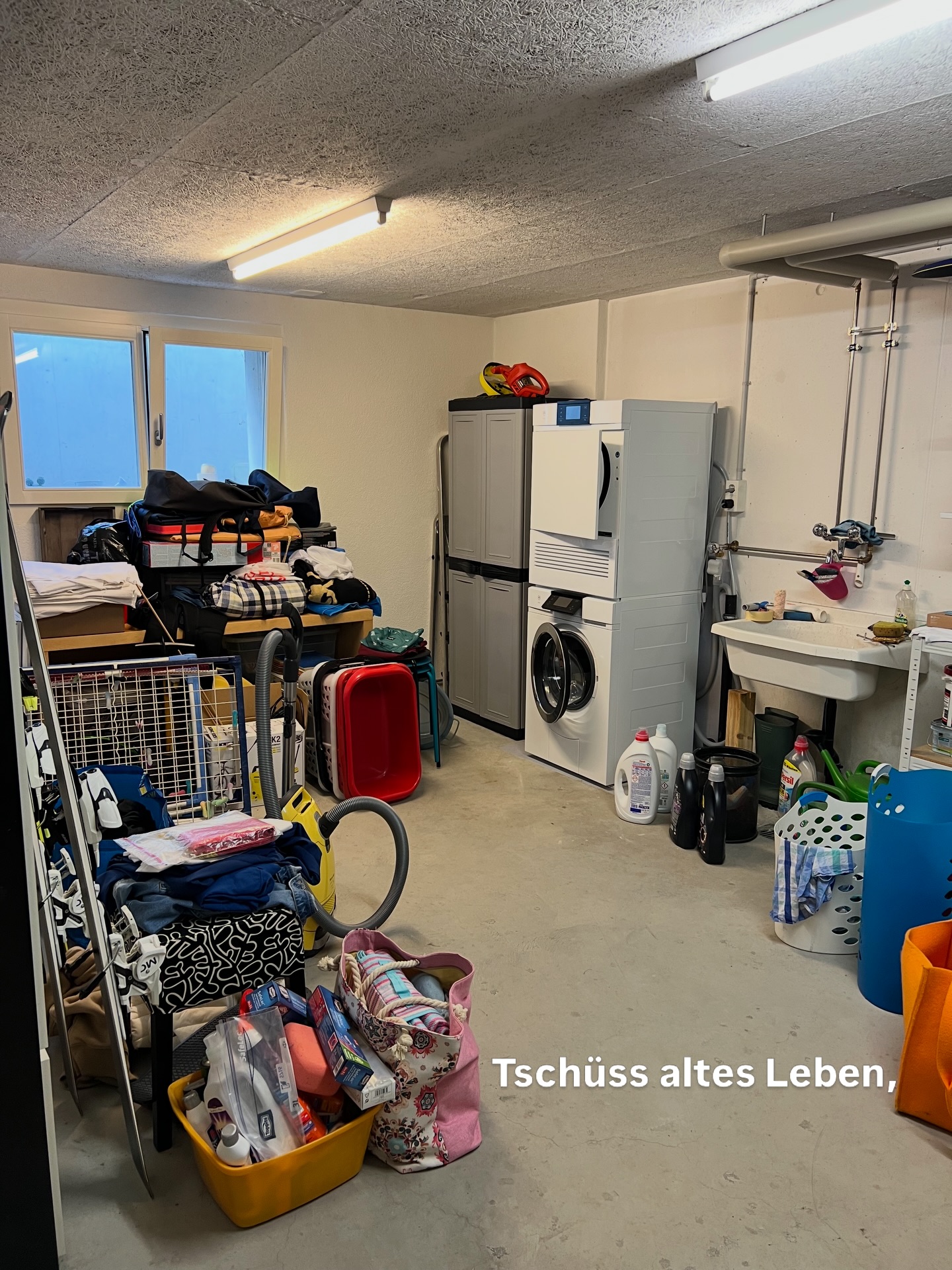 Tschüss altes Leben, hallo neues Ich! ✨
So schön, was Home Organizing bei all meinen mutigen Kund*innen bewirkt. 💫
.
.
.
.
.
.
home organizing | decluttering | familienalltag | ordnungssysteme | ordnung schaffen | schweiz | aufräumhilfe | bern | organisieren | kleiderschrank | aufräumen | thehomeedit
#thun #loslassen #minimalismus #mariekondo #ordnungstipps