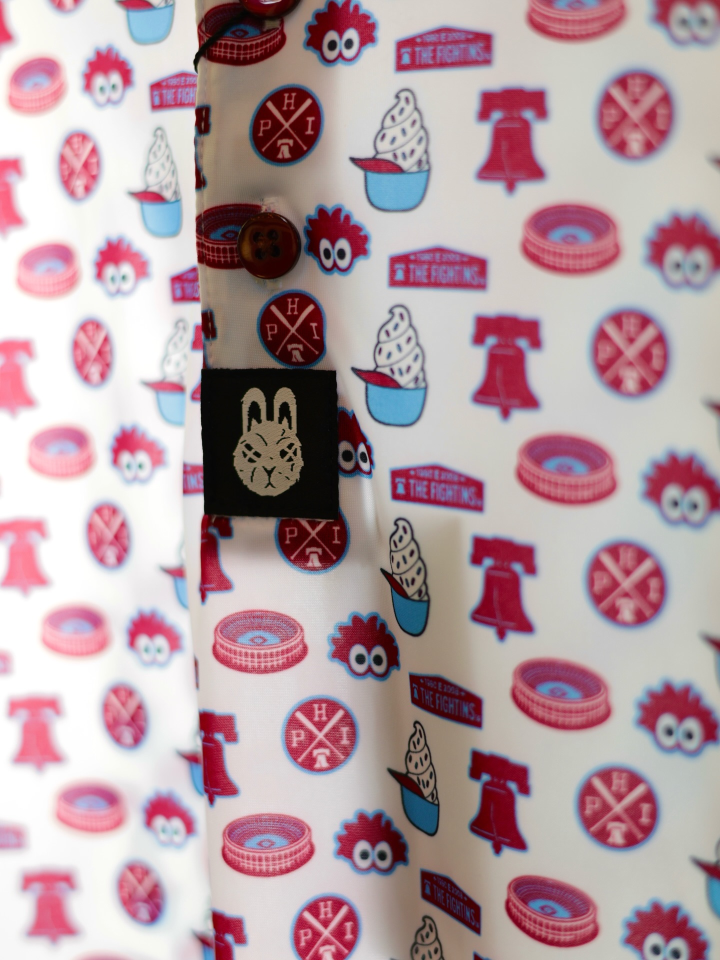 NEW at the Slowroll Pro Shop ⚾️
Rep your favorite baseball team on & off the course with these amazing pieces from @citygolfco
👕: The Pattison Classic. Throwback colors, comfortable fit, and an all-over print including iconic images of South Philly nostalgia.
🧥: The Philly Phrenetic After Hours Hoodie. Athletic feel built for those chilly mornings on the course. Vibrant blue hoodie with an all-over print lined hood.
Stop by Slowroll to get yours. They won’t be here long 👀
#SlowrollGolf #SkippackVillage