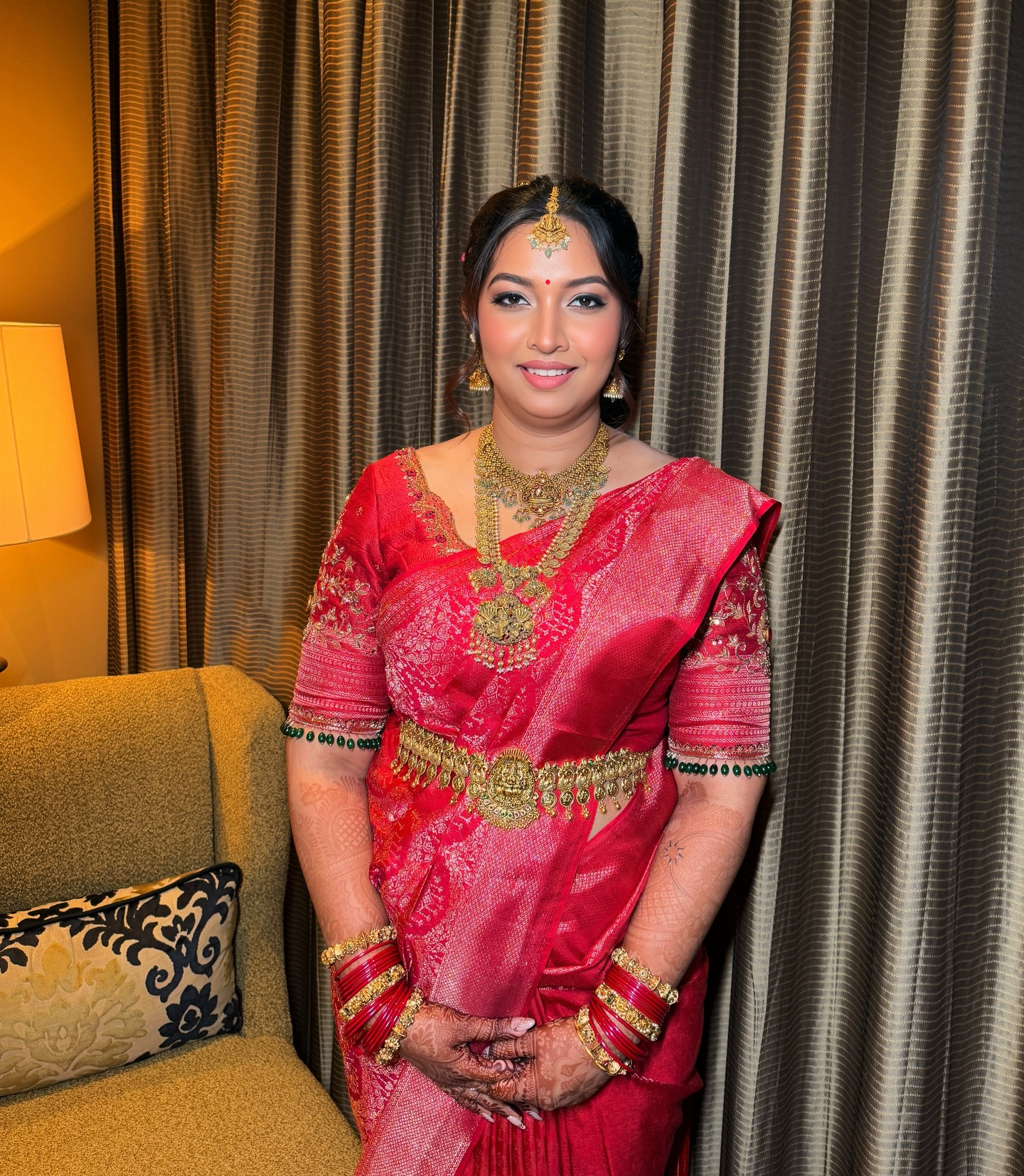 Keeping it radiant , rooted & real for @missidli ♥️✨🤌🏻
Makeup @makeupbyanibhadhar
Hair @sumithairstylist07
Draped by @drapesbypoonam
#makeupbyanibhadhar #southindianbrides #southindianbridalmakeup #luxuryweddings #weddingmakeupartist