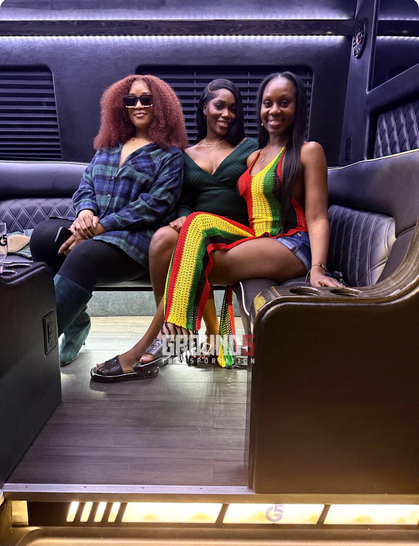 Nikia and her girls reserved the G5 VIP Sprinter Experience for her birthday!🥂🎉
.
Thank you for choosing G5!