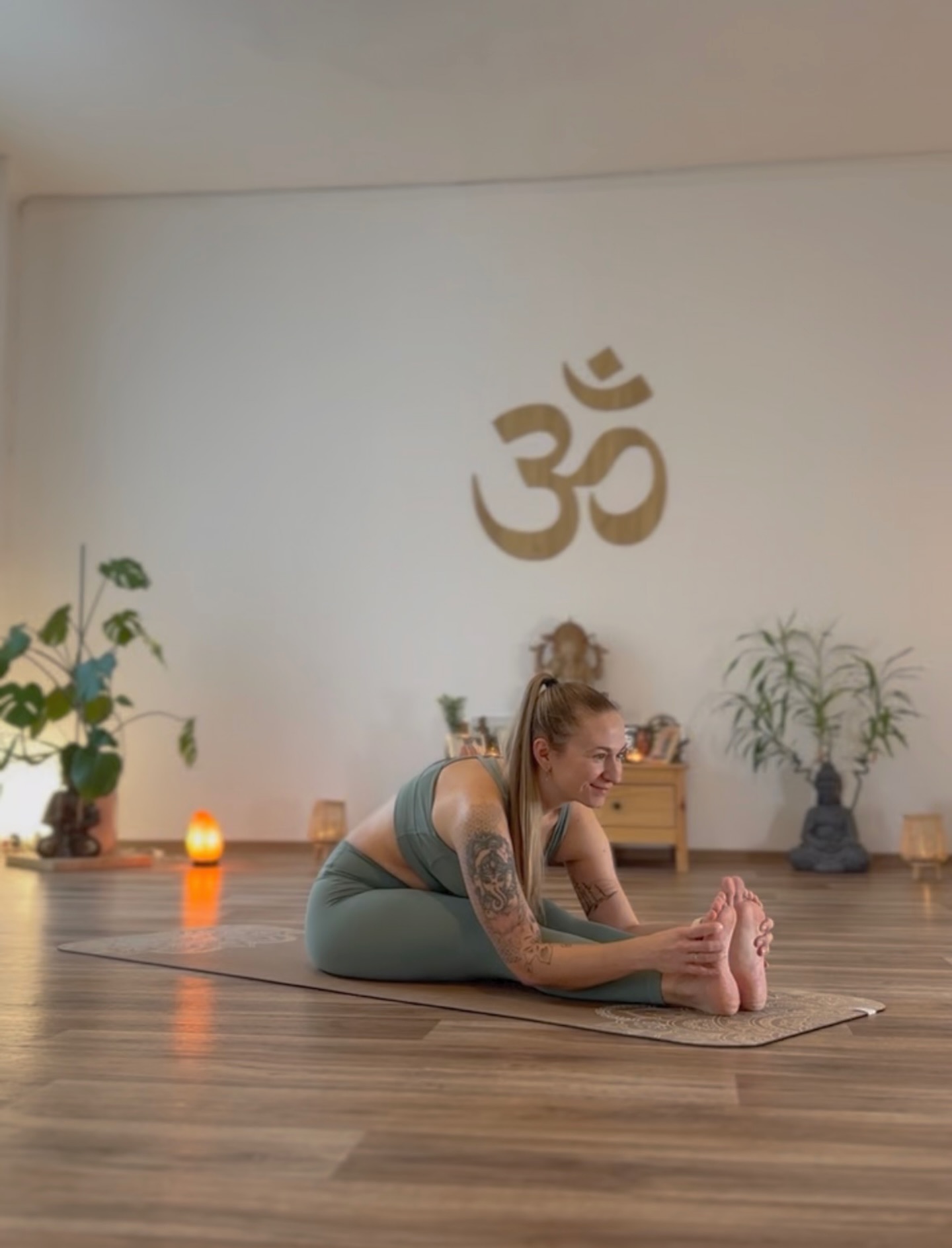 Nechte se úterkem pozvat na jógovou podložku. 🧘🏼♀️
🌸 16.30 ~ Power Flow
@iris.sri.devi
🌸 18.00 ~ Jóga pro radost z pohybu
@mariannastrapcova
Moc se na společnou praxi těšíme. ☺️💫
Vaše Pranava
www.PRANAVAJOGA.cz