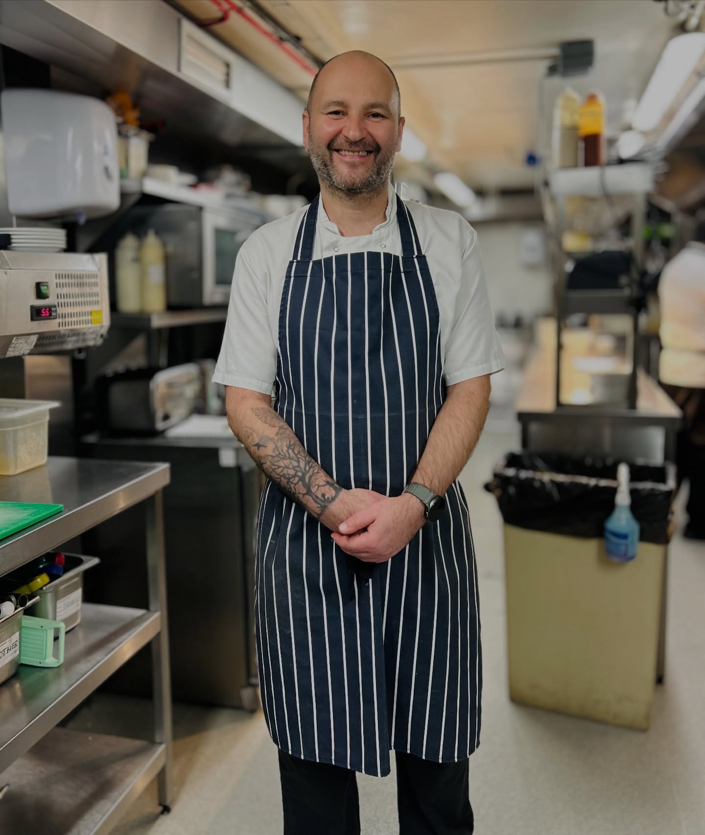 Big shoutout to Eugen, our Head Chef at Port House London 👨🍳
With a passion for bold flavours and beautifully crafted tapas, Eugen turns every small plate into a big experience. Fresh ingredients, authentic inspiration, and a love for sharing great food — that’s his recipe for unforgettable tapas.
Tapas made with heart, served with flavour. ❤️🍷