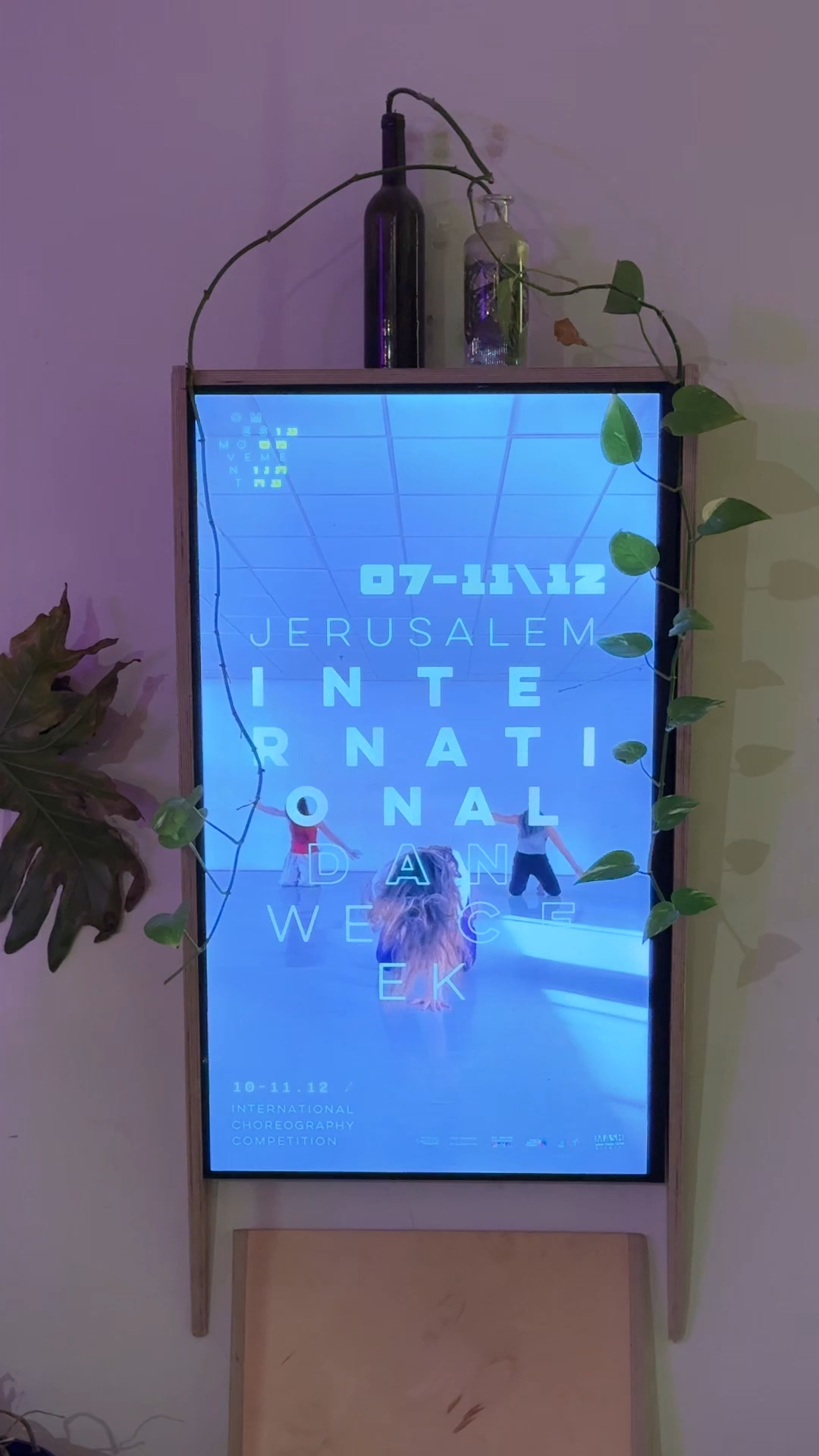  בעולם שבו המציאות סביבנו לעיתים מורכבת ושברירית, המחול ממשיך להיות שפה שמחברת בין אנשים, תרבויות ורעיונות.
אנחנו שמחים לפתוח את הקול הקורא להגשת יצירות לשבוע המחול הבינלאומי בירושלים 2026. שבוע המחול מביא לירושלים יוצרות ויוצרים, מנהלי פסטיבלים, אוצרים ואנשי מחול מרחבי העולם למפגש של יצירה, דיאלוג והשראה.
התכנית כוללת מופעים, פאנלים מקצועיים, אירועי פיץ׳, מפגשי אמן ותחרות כוריאוגרפיה בינלאומית.
שבוע המחול הבינלאומי בירושלים 6–10 בדצמבר
2026
הפרטים המלאים וטופס ההגשה באתר מרכז מחול של בביו.