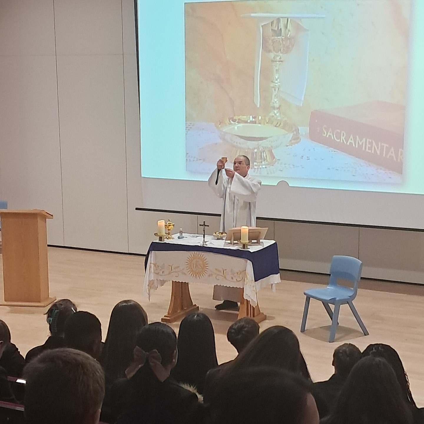 Today we joined together for our Foundation Mass led by Father Chris. It was a special and reflective occasion as we celebrated 71 years of St Ambrose Barlow RC High School, giving thanks for the vision, dedication and faith of our founders. Together we honoured our rich history, celebrated our shared values, and looked ahead with gratitude and hope for the future.
#lovelearnlead #putstambrose1st #FoundationMass