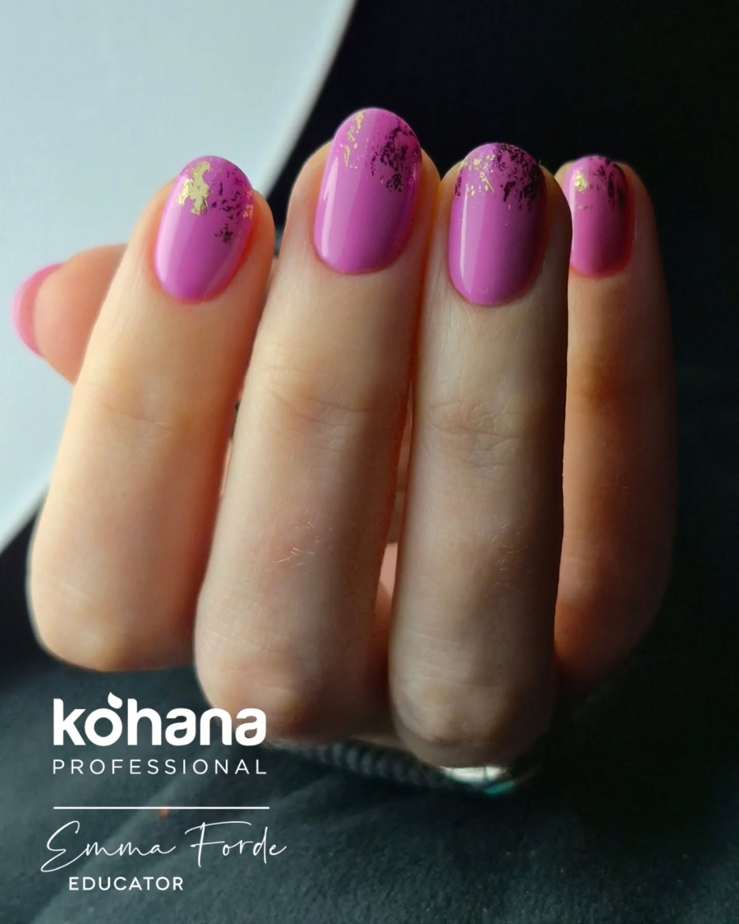 Such a gorgeous poppy pink to bring back the sun... using @kohana_professional
058 #delicious
#nails #pinknails #pink #springnail