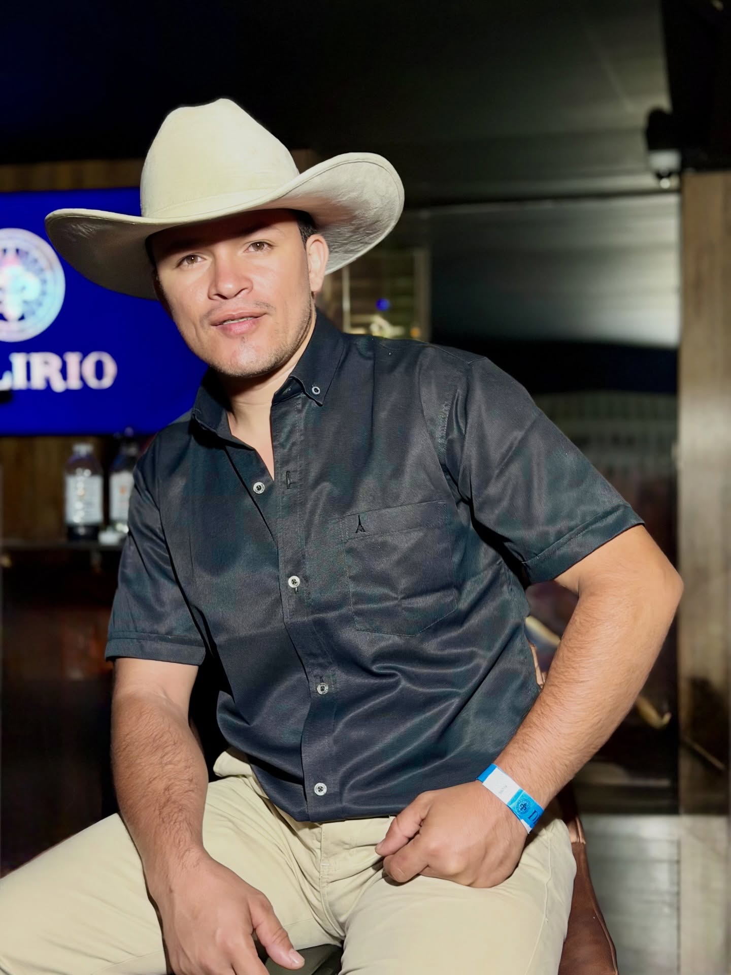 Que mi voz lleve la sencillez del campo y abrace el corazón de mi gente. 🎶