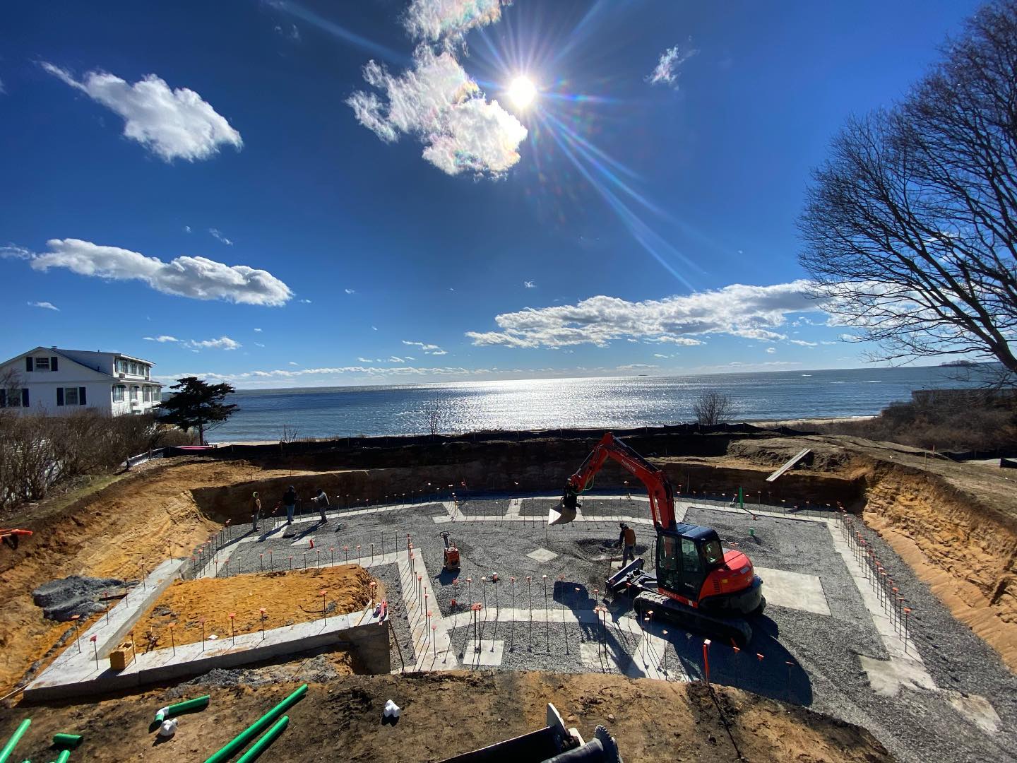 It’s a beautiful day at Chapman Ave!
#simmonsquality #newconstruction #designandbuild #coastalconstruction #coastalconnecticut #customhomes