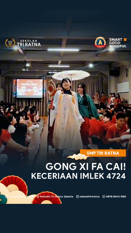 Keceriaan Perayaan Imlek SMP Tri Ratna 🪭🧧
Perayaan ini bukan sekadar meriah, tetapi menjadi ruang bagi siswa untuk berani tampil dan bertumbuh.
Setiap kelas menampilkan pertunjukan terbaik dan fashion show yang melatih keterampilan, kekompakan, serta kreativitas. Semua berlangsung dalam suasana kebersamaan yang hangat dan penuh makna.
Acara ditutup dengan angpao time dan games seru yang melibatkan guru serta murid. Momen ini mempererat kedekatan dan membangun bonding yang hangat.
Di SMP Tri Ratna, pendidikan tidak hanya berfokus pada akademik, tetapi juga membentuk karakter dan nilai kehidupan agar siswa tumbuh menjadi pribadi yang lebih baik dan mindful.
Bergabunglah bersama Sekolah Tri Ratna!
🔗 psb.triratnaschool.sch.id
☎️ +62 878-8043-1982
SMART • GOOD • MINDFUL
#sekolahjakarta #sekolahbuddhajakarta #sekolahtriratna #sekolahjakartabarat #mindfulschool