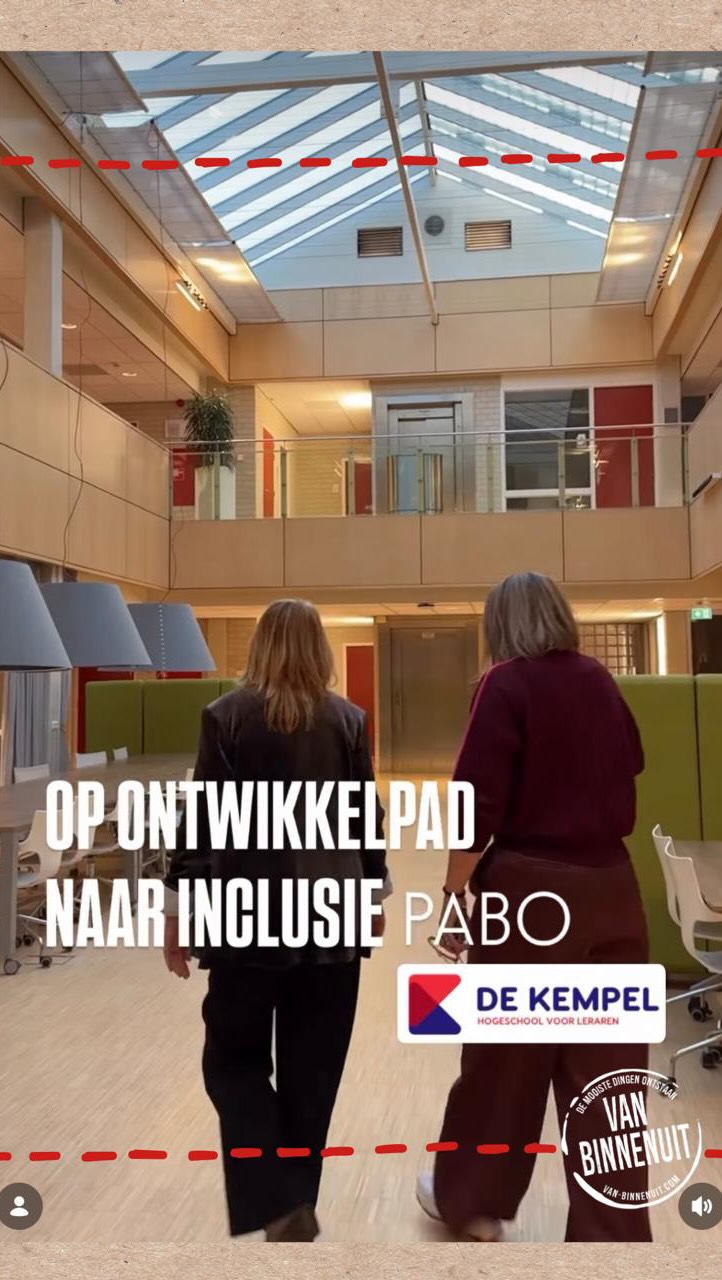 ๐๐ป๐ฐ๐น๐๐๐ถ๐ฒ.
๐๐ฒ๐ฑ๐ฒ๐ฟ๐ฒ๐ฒ๐ป ๐ต๐ผ๐ผ๐ฟ๐ ๐ฒ๐ฟ๐ฏ๐ถ๐ท.
Wat vraagt dat van docenten en studenten op de PABO?
De Overheid streeft ernaar dat in 2035 de meeste scholen de overgang naar inclusief onderwijs hebben gemaakt. Tijdens een inspiratie-ochtend nam Nicole het team van Hogeschool de Kempel mee op Ontwikkelpad.
Samen vertragen. Stil staan bij de bedoeling. Zien wat er wรฉl is.
Het goede gesprek voeren. En dรณen wat nodig is. Door een Rode bril. โฅ๏ธ
met @ik_ontwikkel @nicolehanegraaf.nl @dekempel #opontwikkelpad #PABO #mensenwereldgericht #inclusiefonderwijs