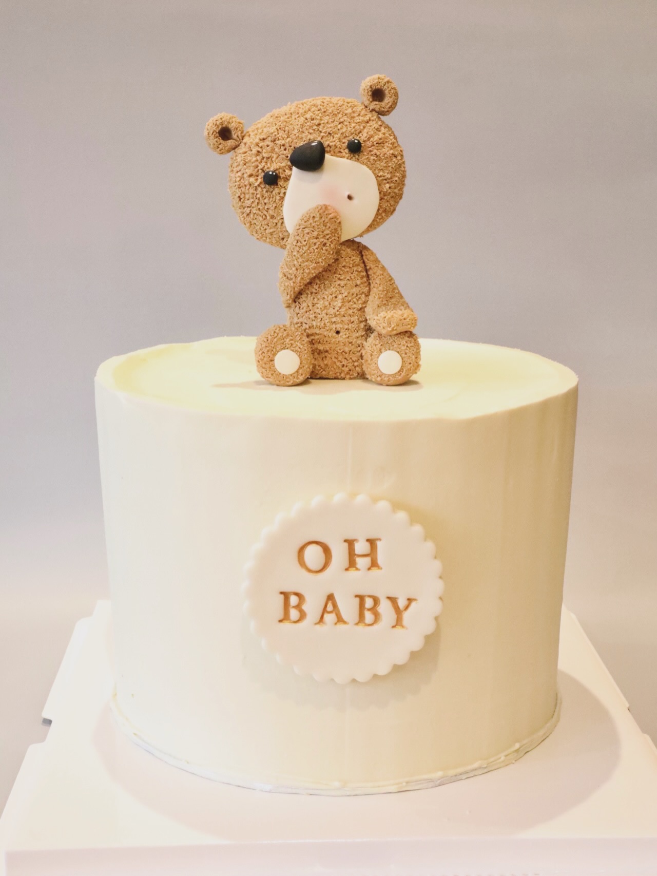 Oh baby love 🤍🎂
Simple, clean, and oh-so-sweet — a soft, elegant little cake made to celebrate the tiniest blessing on the way. 👶✨
#babyshower #babycake #babyjoy #babyshowercakes #belsourire