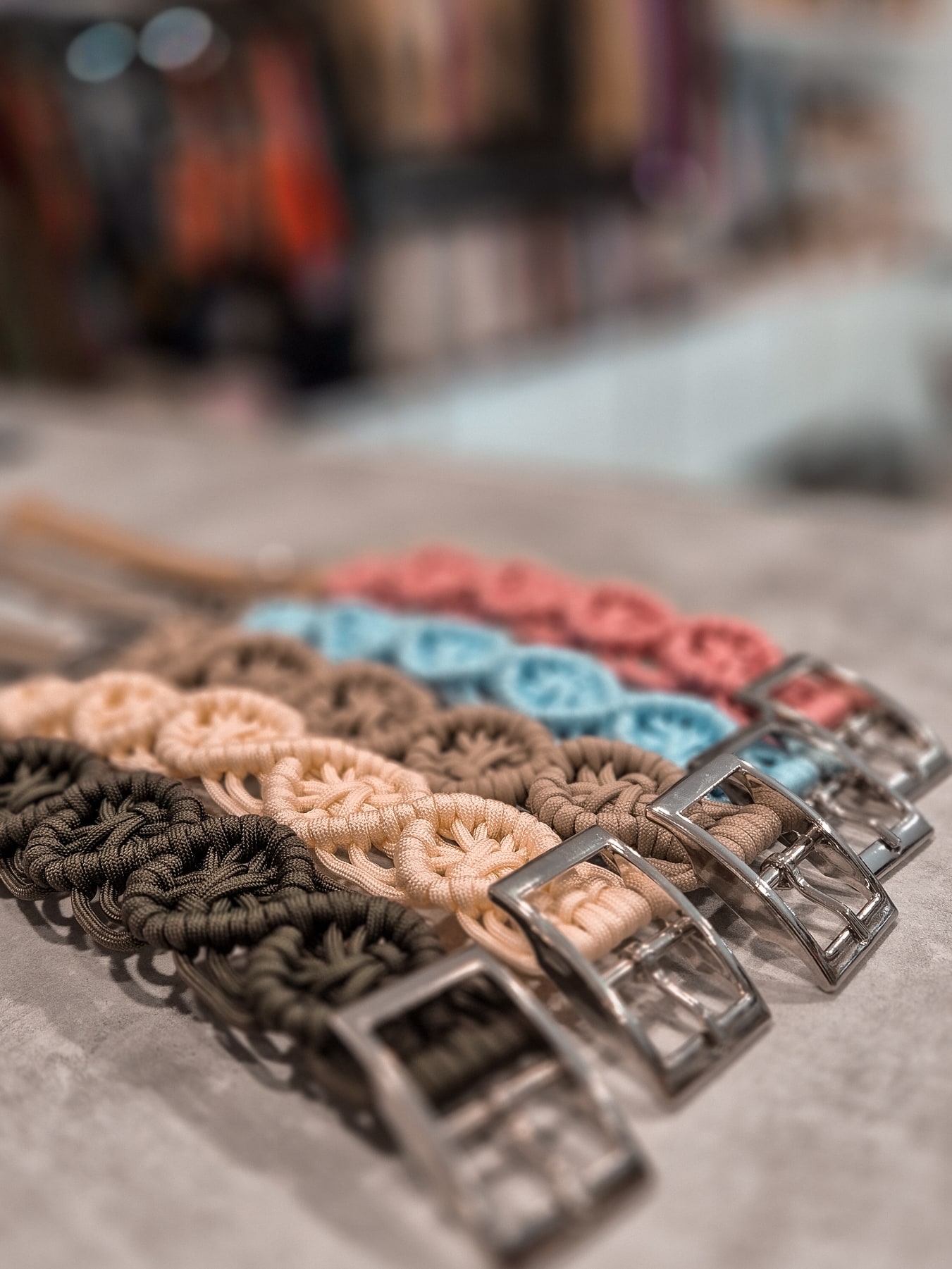 Wir haben kürzlich wieder Boho Halsband Nachschub im Laden aufgehängt 😍 ich liebe, liebe, LIEBE diesen Paracord - Stil 🥹❤️
#hundeladen #hundezubehör #bohohalsband #dogs