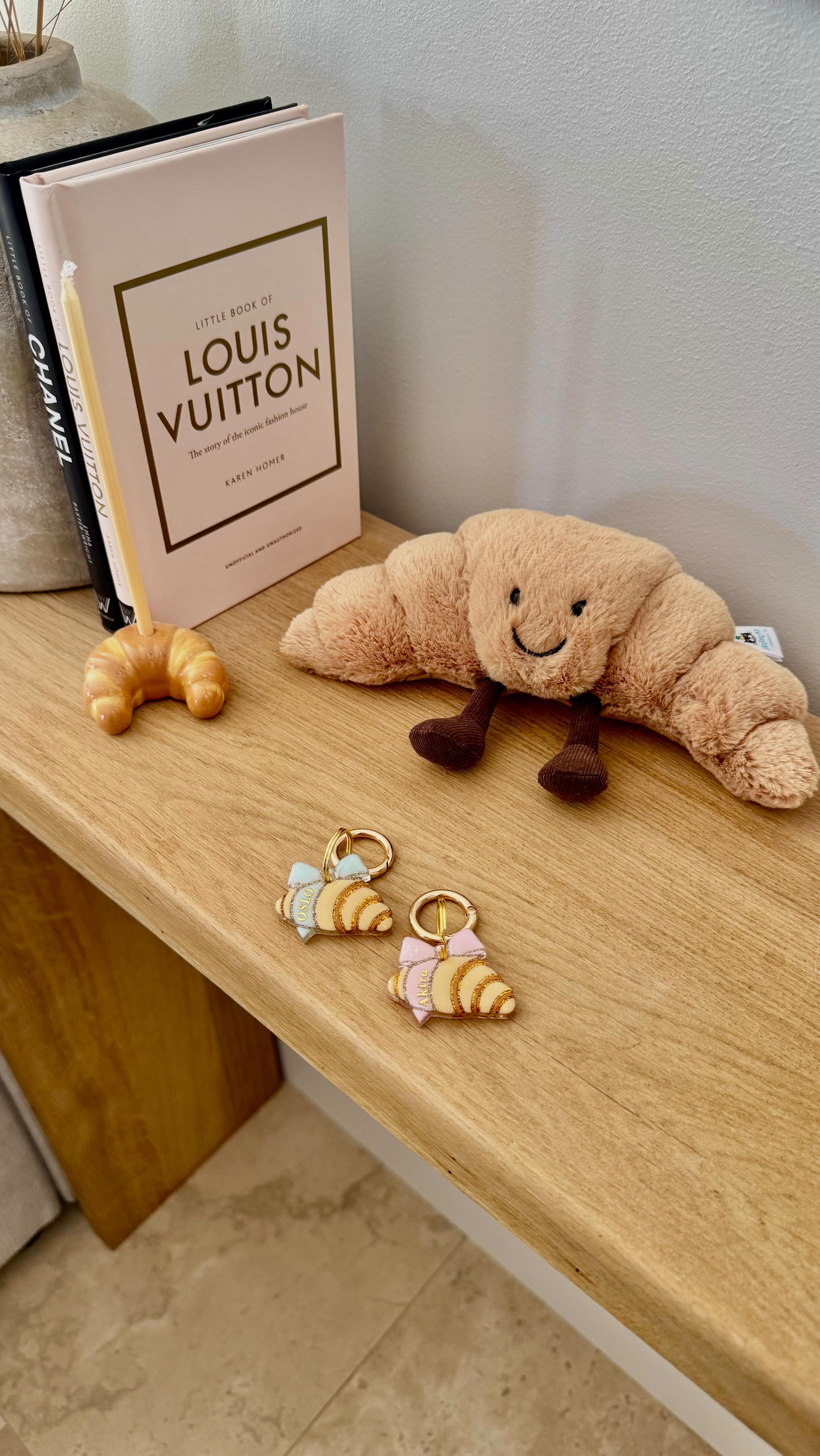 Encore une nouveauté ! 👀
Et encore un petit modèle exclusif de la boutique,
Je vous présente la collection :
« Croissant Miss & Croissant Sir » ✨🥐
Vous êtes team croissant ? 🙈
#accessoirechien #medaillechien #medailleenresine #resinart #dogaccessories