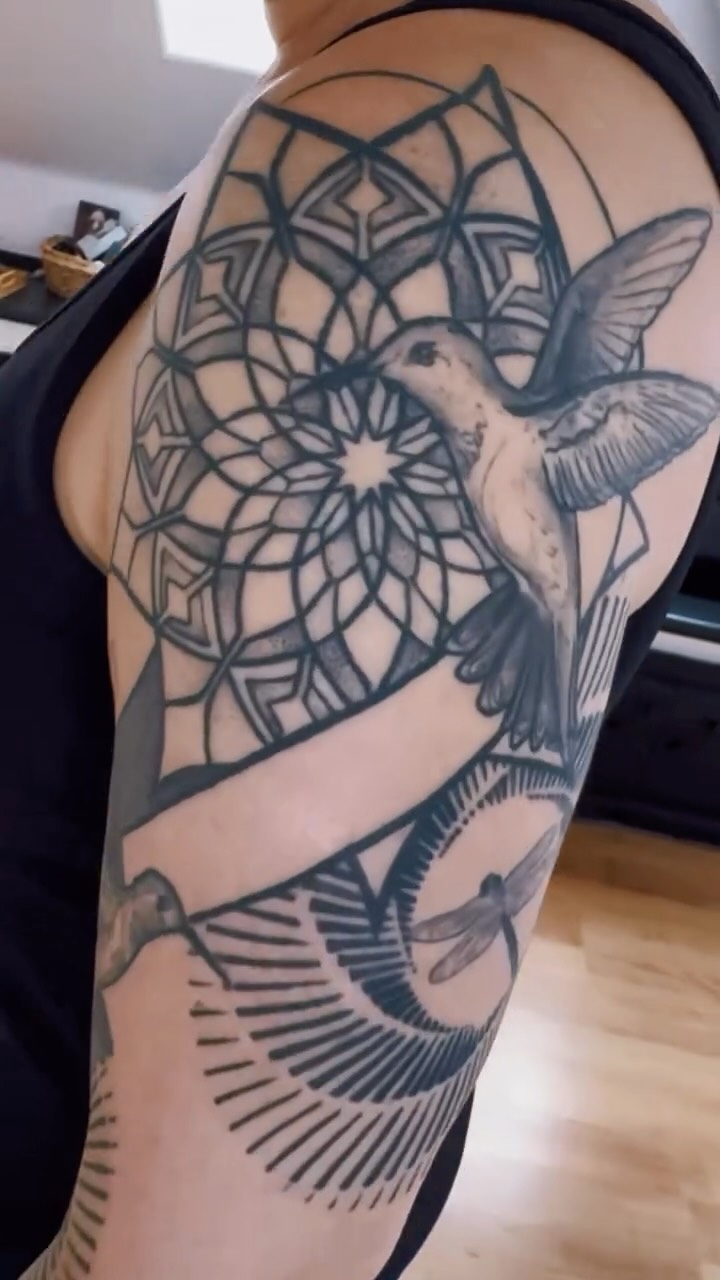 Embody your joy. Revolt with play. Be fully whimsical and remember to celebrate.
It’s been a hot minute since we added to this, she’s been waiting to honour the massive accomplishment of finishing her Masters and beginning the journey on the other side.
So it was extra special to connect and add the geometric background bringing our vision to life.
Thank you, sweet B 💫✨