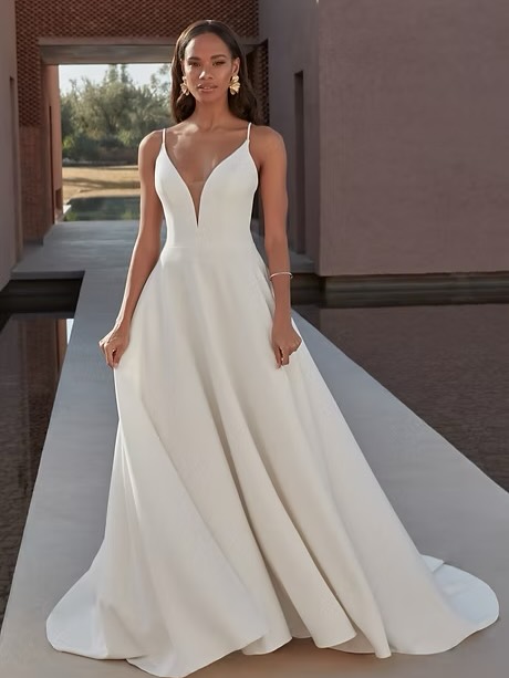 ❗️SALE DRESSES❗️
We have a number of sale dresses, these are ex-samples, all in great condition and all heavily discounted - some at least 50% off!
This one is Adore by Justin Alexander - Style 11312 ‘Merrick’
Book an appointment now to try them and find your prefect dress!
#saledress #2026bride #hampshirebride #yateley