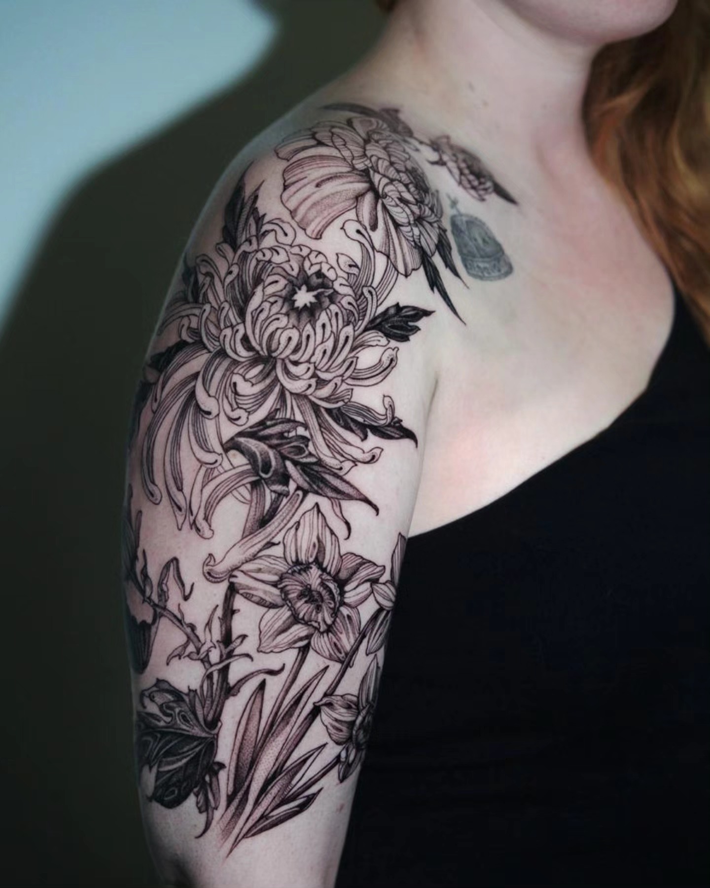 Flowers illustrative tattoo by resident artist @hiralupe_tattoo
Oakland California bay area