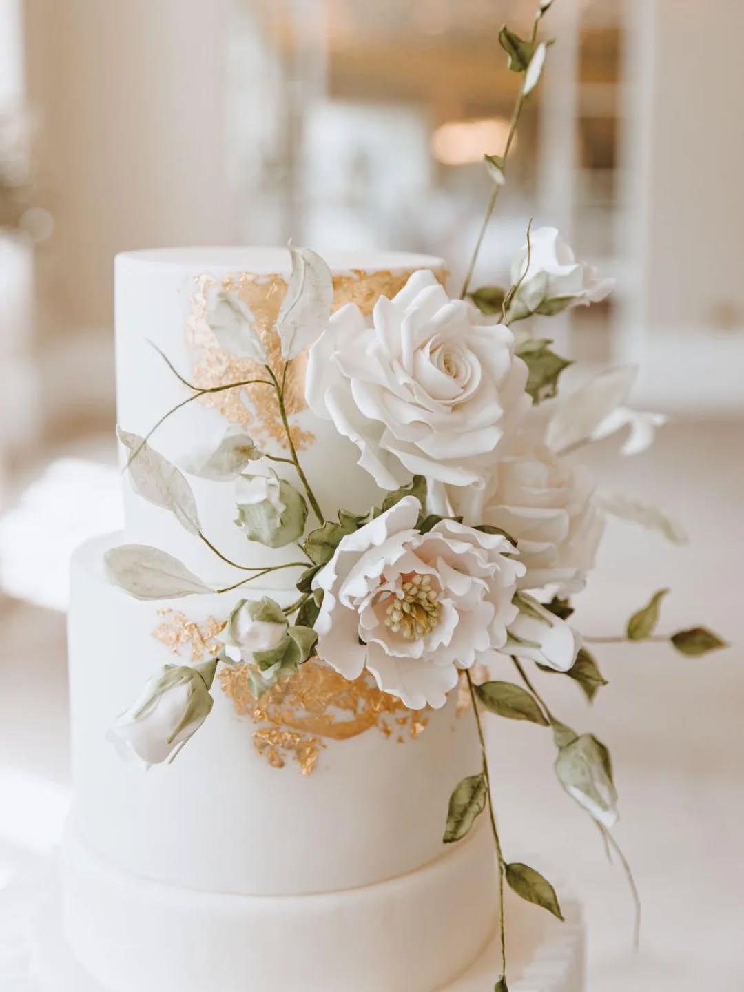 I loved making the sugarflowers for Mike & Lauren's wedding cake — each petal shaped by hand to feel soft and natural, with just enough gold to catch the light. Cakes like this are always a reminder of why I love what I do. 💫
@deerparkcountryhouse
@ivyhousephotography
@lauren.stewart_
@fromthewild
#deerparkcountryhouse #deerparkweddingvenue #deerpark #bride26 #bride27