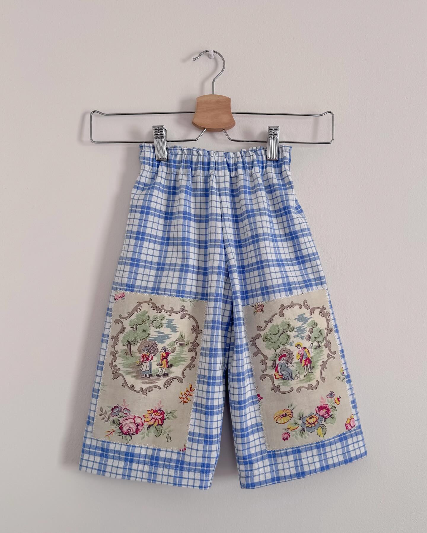 ✨ Goodbye February ✨
.
Drop is live!! 🥳
.
Swipe to get up close and personal with some of the details from this drop. I am loving the soft colors and appliqués!
.
What are you picking up today?
.
Xoxo
Cassi
.
.
#midwestkids #smallbatchmaker #reclaimedfashion #shopsmall #sustainablefashion