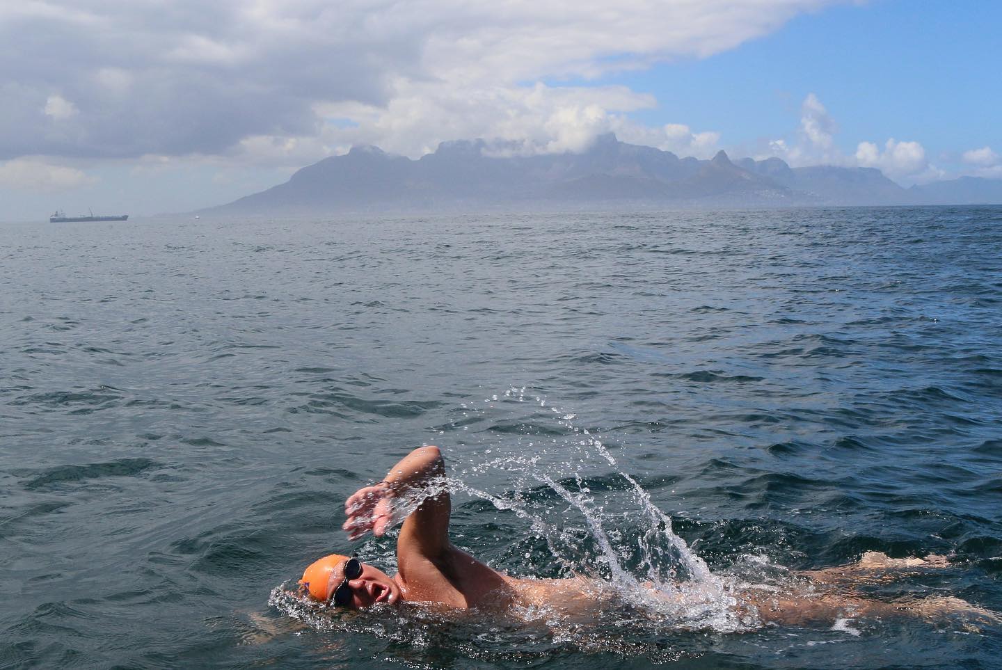 This one is for my #swimfam who believed in me when I could only swim in the side lane incase I got scared.
#openwaterswimming #bigbayevents #robbenislandswim #robbenislandcrossing