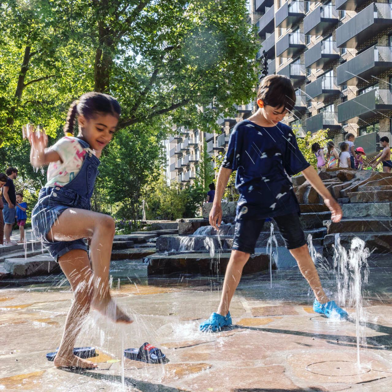 Join us tomorrow Friday the 28th July for a @urbandesignnsw online forum exploring the topic of family-friendly high density design. We will be presenting a document which we have been working on which aims to showcase best practice and guidelines for the design of child-friendly neighbourhoods and apartment buildings. The forum will be of particular interest to those of you based in NSW. Register using the link in our bio!
.
.
.
Photo: Elephant Park designed by Gillespies, Loundon UK. Photo by John Sturrock.
.
.
#citiesforplay #playfulcity #childfriendlycity #play #learningthroughplay #urbandesign #placemaking #publicspace #urbanplanning #citymaking #urbanchildhoods #citylife #urbanista #planning #citylab #citiesforpeople #playmatters