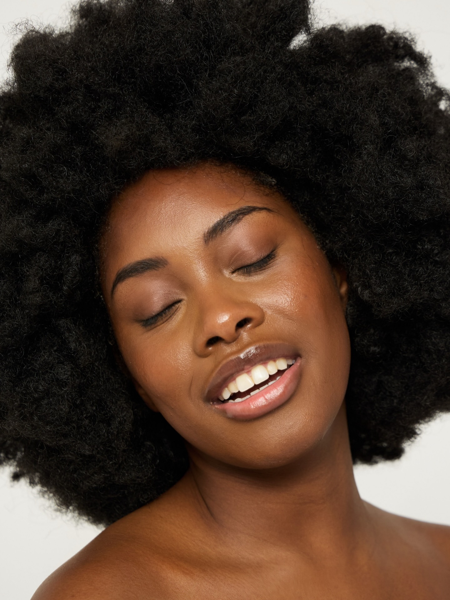 💐🌸
Final post of this beauty
Model: @seforathemodel
📸: @mattleemorgan
💄: @jjlcreations
Details:
Moisturizer @byoma moisturizing rich cream
Primer @nyxcosmetics face glue
Base by @rcmamakeup
Brows by @anastasiabeverlyhills pomade
Mascara @lancomeofficial
Gloss @fentybeauty clear gloss mixed with @thrivecausemetics sheer strength shade rowan
#makeupartist #cleanbeauty #losangeles #nyxcosmetics #byomaskincare