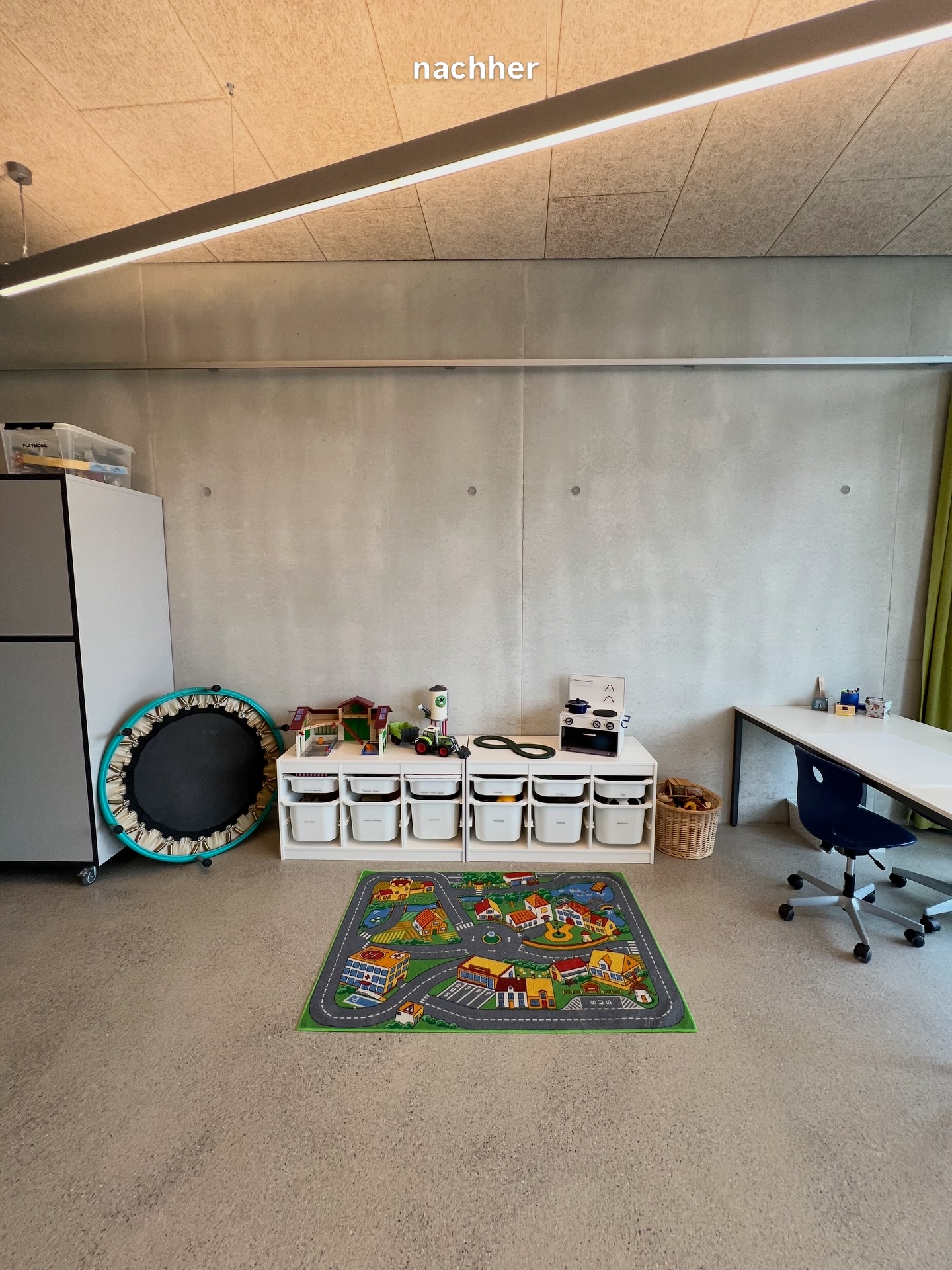Logopädiezimmer KOMPLETT neu eingerichtet 🧩✏️😍
.
.
.
.
.
.
home organizing | decluttering | familienalltag | ordnungssysteme | ordnung schaffen | schweiz | aufräumhilfe | bern | organisieren | kleiderschrank | aufräumen | thehomeedit
#thun #loslassen #minimalismus #mariekondo #ordnungstipps