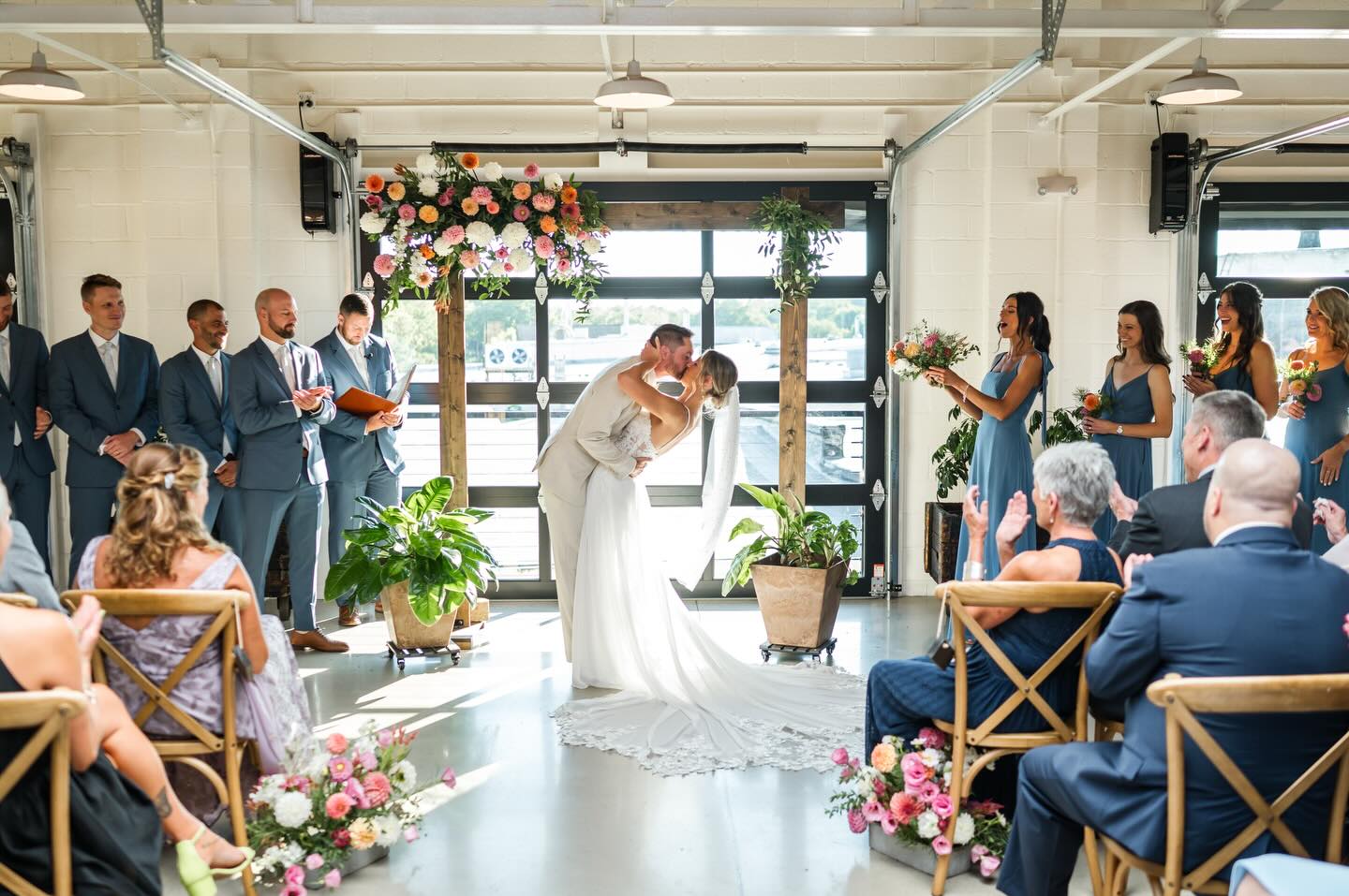 Sunshine ☀️ season 🔓 The sun shining today has us thinking back to Mary & Eric’s summer wedding 🌸It’s just something about the Atrium’s windows & pyramid skylight that allow the natural lighting to perfectly stream in 🤌🏼 Who else wants to say I Do 💍 in this perfect cutie of a space? 🙋🏻♀️
M&E’s Wedding Details:
Photographer: @soudersphotography
Coordinator: @aalearayy with @thebookinghouse
Florist: @twiggardens
DJ: @bringonthebash
Hair: @belleviehairsalon
Makeup: @makeupbychelseawalls
Caterer: @michaelscatering
Couple: @maryhop02 & @hopton02