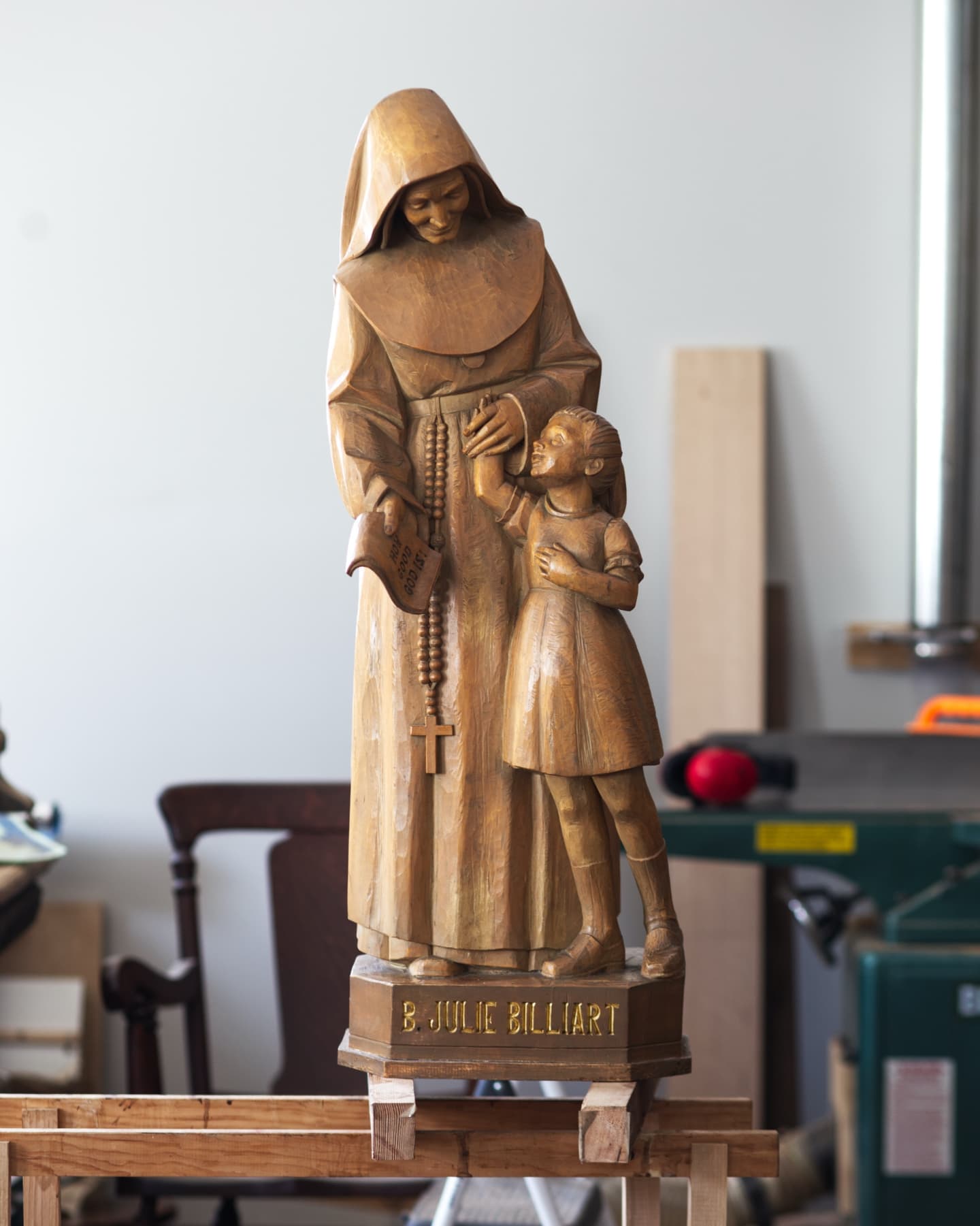 Something a little outside my normal thing....
A wooden statue needing a little work: mostly cleaning, some touch ups to previous repairs and worn areas, and stabilizing and filling a large crack (3rd photo). The whole thing was then waxed before returning it this morning.
#furniturerestoration #furniturerestorer #furniturerestoration #carvedstatue #ajobisajob #restoredinbaltimore