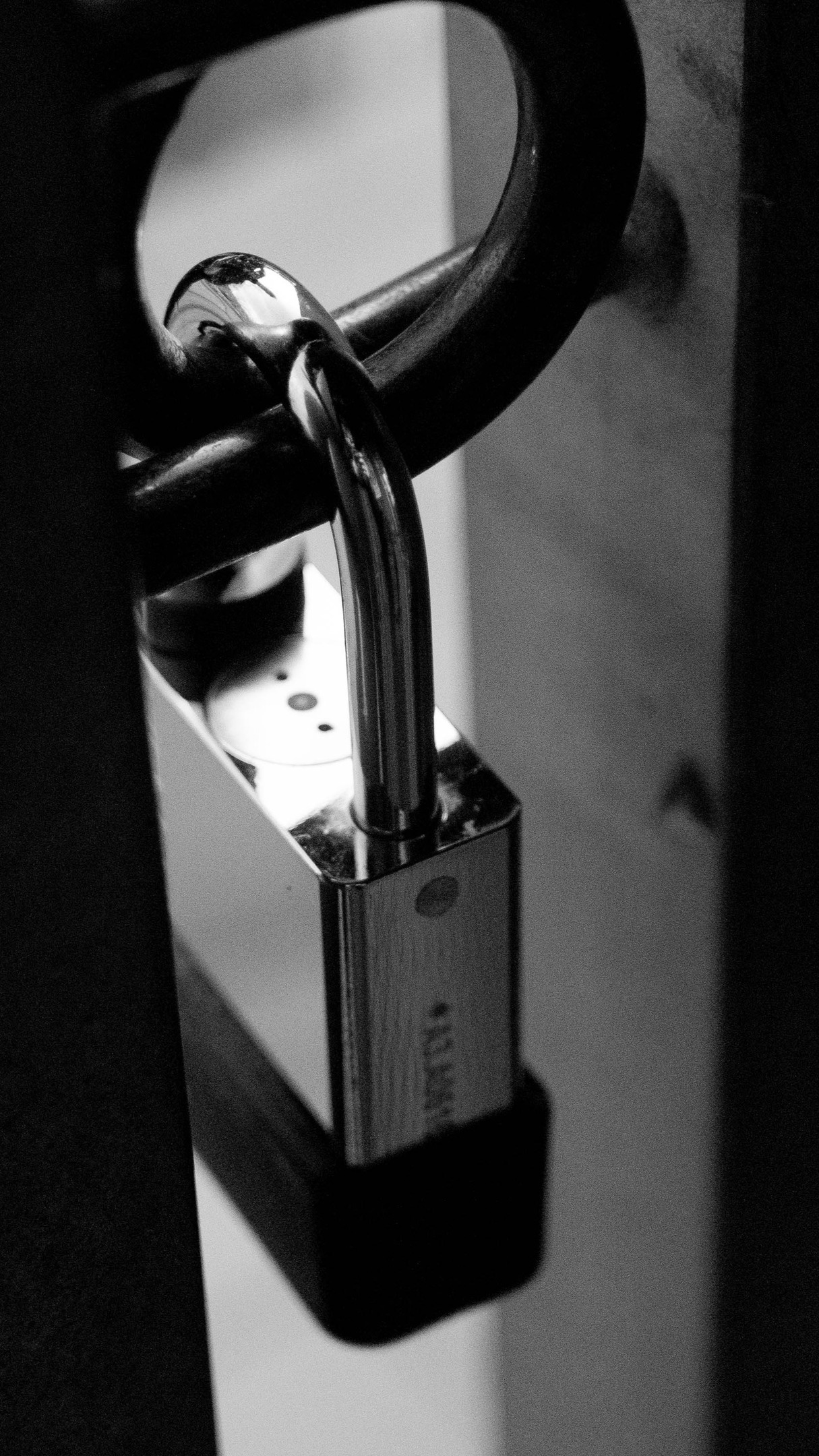 Vi har fått förtroendet att ta fram den nya webbplatsen för Selyek – ett innovativt lås som utvecklats av Trygghetsgruppen.
Utöver webbdesign har vi på KBstudio Media AB även producerat miljöbilder, en annonsfilm samt levererat ett komplett SEO-paket för att stärka Selyeks digitala närvaro och synlighet.
Som reklamfirma brinner vi för att skapa helhetslösningar där strategi, design och marknadsföring samverkar för bästa möjliga resultat.
www.kbstudiomedia.se (www.selyek.se).