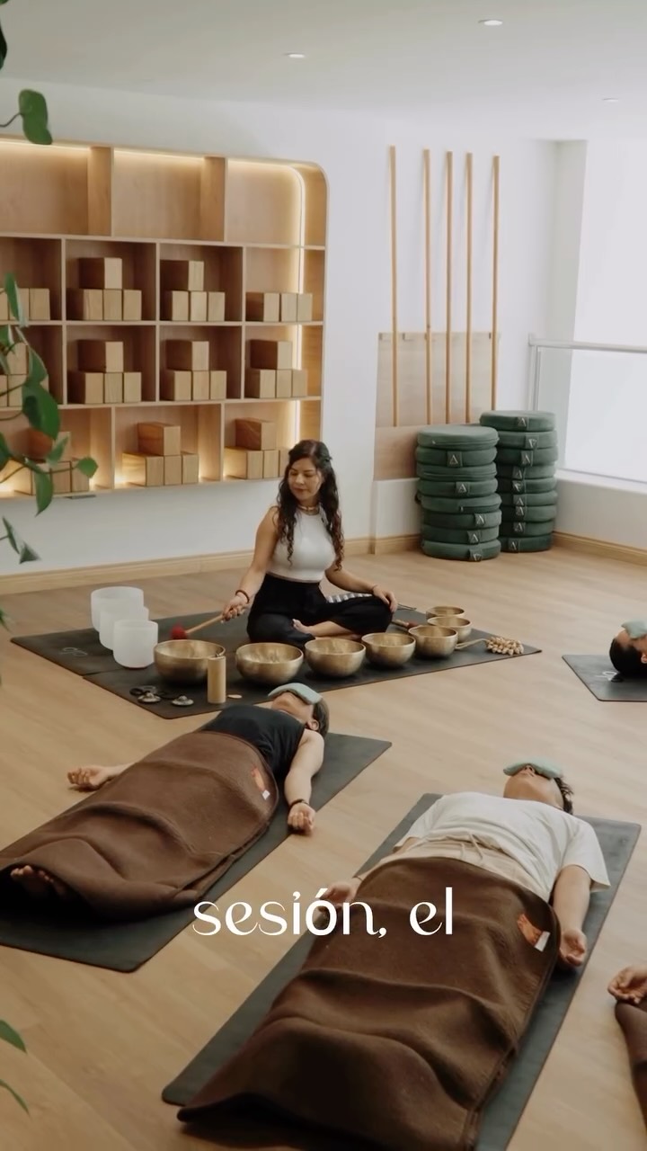 Un espacio para pausar, soltar y descansar profundamente. 🧘🏻
La sonoterapia utiliza el sonido y vibración para calmar la mente y equilibrar el sistema nervioso. ✨
#Sonoterapia
#DescansoConsciente
#BienestarEmocional
#AgapeWellness