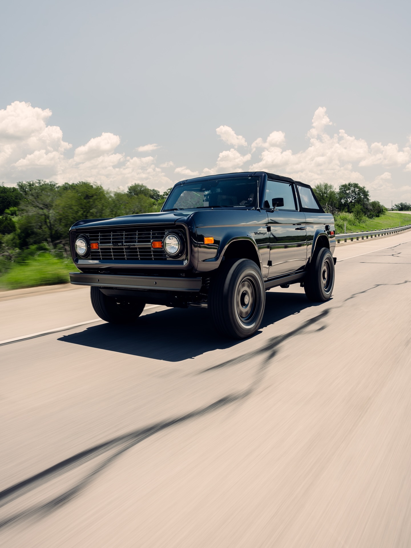 Old-school presence. New-school pull.
Ready now units available - DM for direct inventory link.
Vintage design + modern luxury. This is not a restoration, or restomod, itโs a Modern Classic equipped with safety features including 6 airbags and modern technology so you can have the bst of both worlds.
#VintageModernHouston #VintageModern