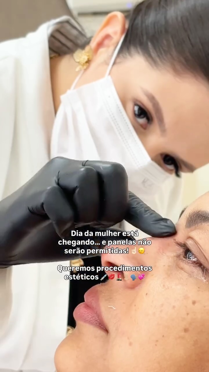 O dia é nosso, então nós escolhemos o presente ☝🏻🩷💉💐
Já compartilha aí nos teus stories pra todo mundo entender o recado, diva 😌
#estetica #mulher