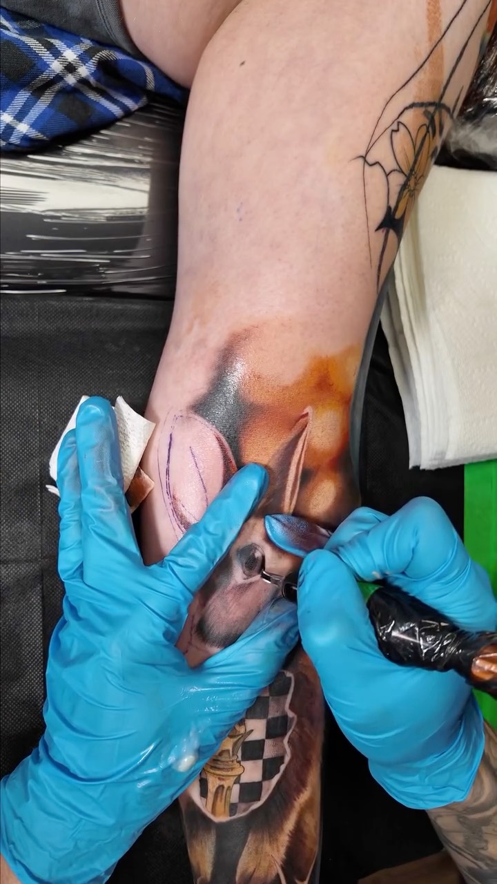 Day 3of4. The biggest thing we’re fighting now isn’t pain. It’s swelling. That’s why the wrap gets done toward the end of a multi day sit, not at the beginning
Nothing here is random. The order. The placement. The timing. It’s all deliberate.
Multi day projects aren’t about just surviving sessions. They’re about strategy. You can’t tattoo blindly in any order and hope it works out.
This is where experience shows.