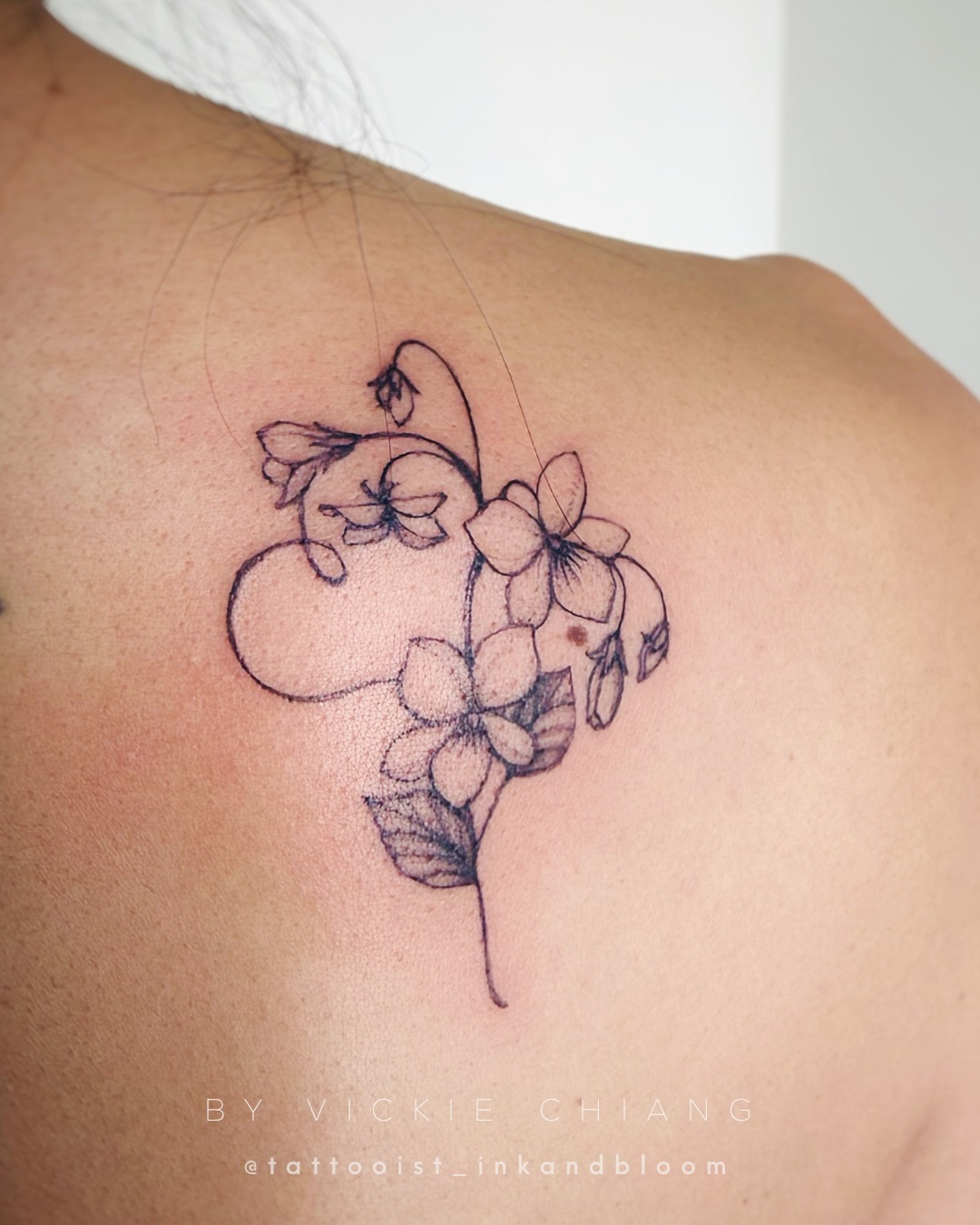 Violets fine line tattoo for Judith ♡
#smalltattoo #finelinetattoo #blackandgraytattoos #flowertattoo #minimalismtattoo
