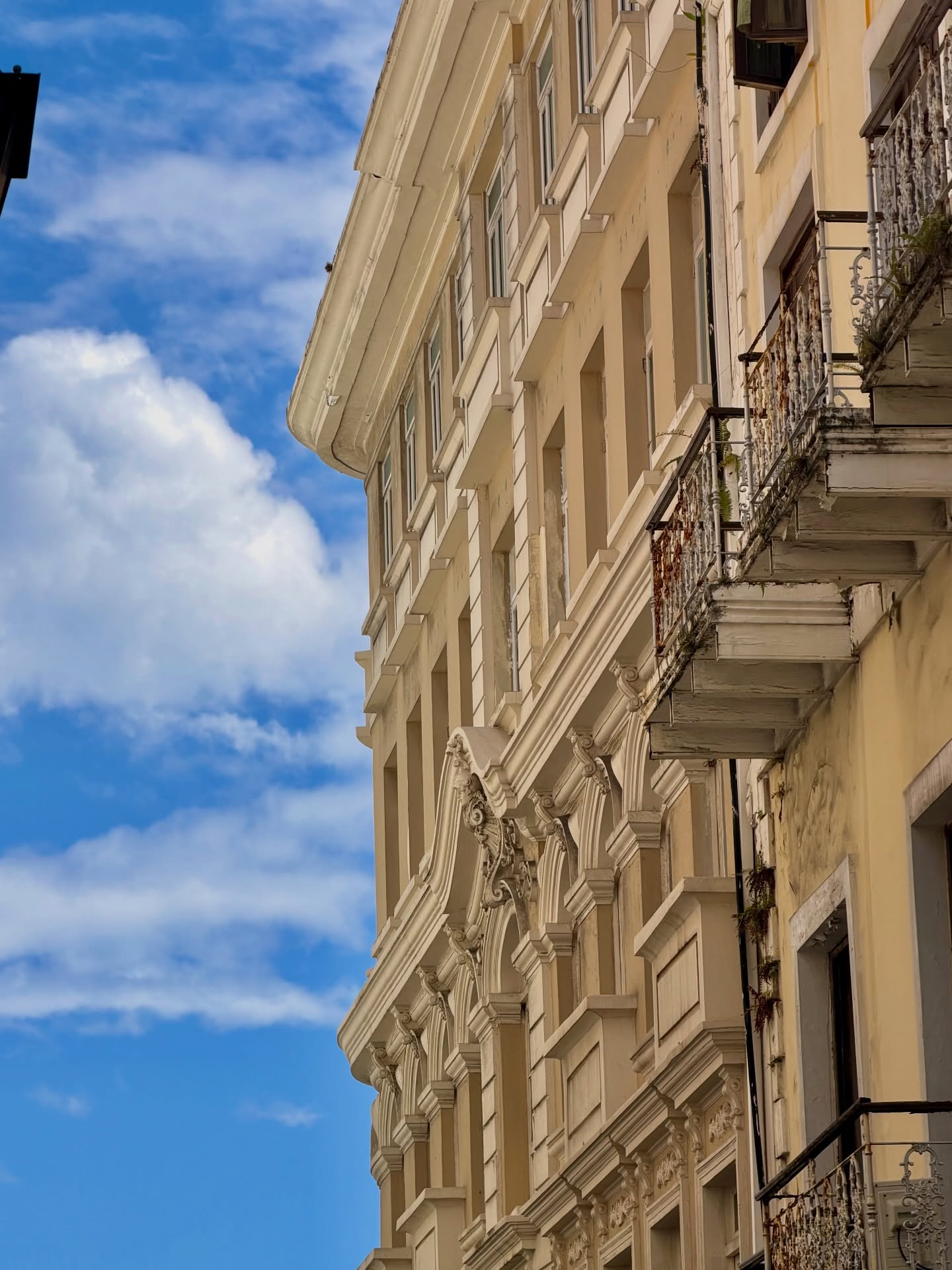 A weekend in San Juan, Puerto Rico 🏝️ We snuck away for a few days (while CT got buried in snow) and enjoyed all of Old San Juan between the architecture, food, weather and people. We can’t wait to return. But for now… back to business! 🏡