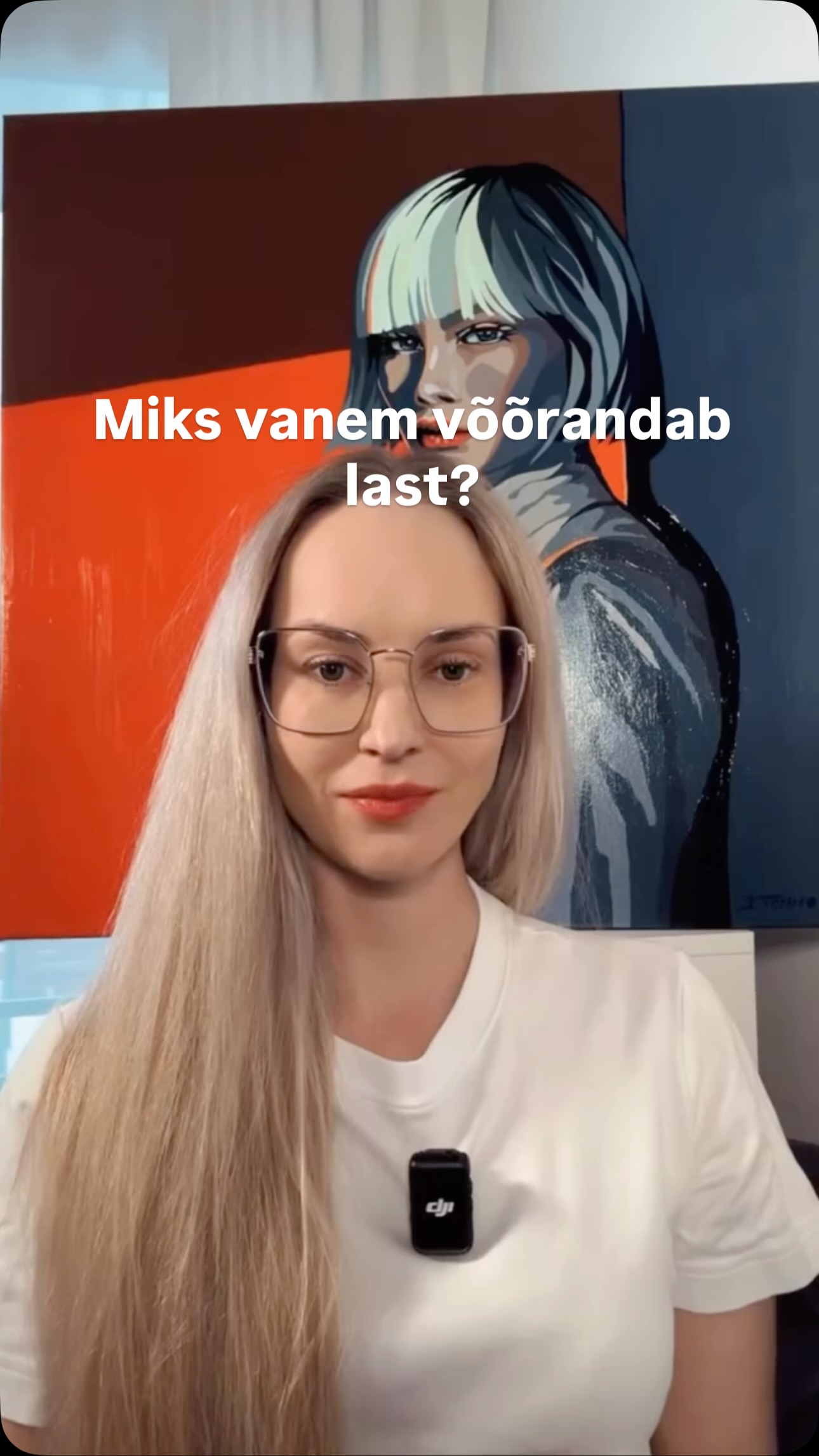 Miks üks vanem võõrandab?
See ei alga tavaliselt mõttega:
“Ma tahan lapse teise vastu pöörata.”
See algab kontrolli kaotusest.
Lahkuminek võib mõne inimese jaoks tähendada:
– haavatud ego
– hülgamishirmu
– kaotatud võimu
– vajadust “võita”
Kui partner ei ole enam kontrollitav ( finantsiliselt ja psühholoogiliselt)
siis muutub laps viimaseks sidemeks.
Lapsest saab:
– viis säilitada mõju
– viis karistada
– viis tõestada, et “mina olen parem”
– viis vältida omaenda mahajäetuse tunnet
Võõrandamine ei räägi lapse armastusest.
See räägib täiskasvanu talumatusest kaotuse ees.
Ja kui süsteem seda mustrit ei näe,
maksab selle hinna laps.
See ei ole lihtsalt “keeruline lahutus”.
See on võimudünaamika.
#coparenting #vaimnevägivald #kohus #laps #suhtluskord