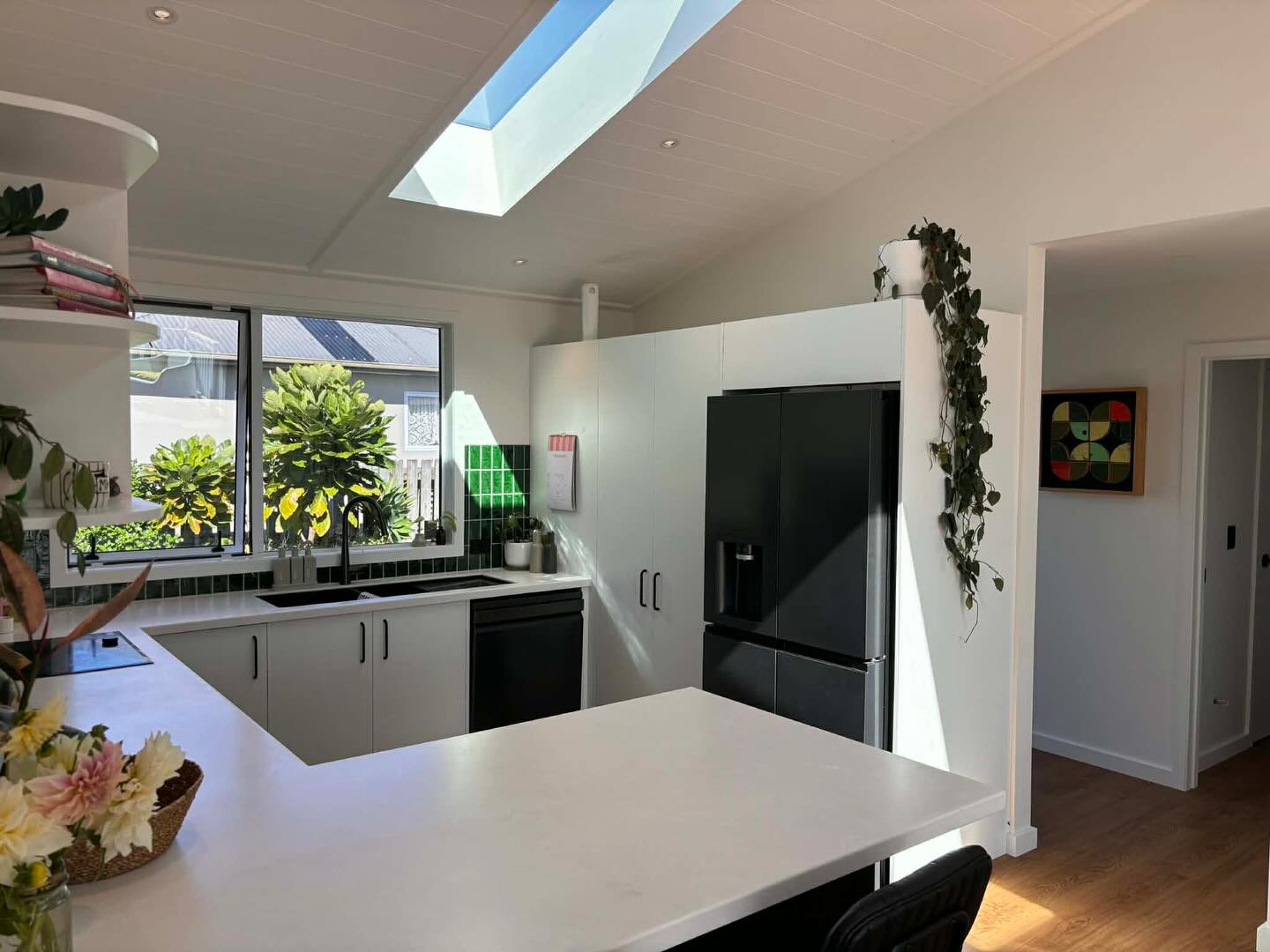 Kitchen install complete! Another beauty proudly manufactured and installed by our team.
We had the pleasure of creating this kitchen for a close friend, which makes projects like this even more special. From the initial design through to the final install, every detail was carefully considered to create a space that’s both functional and built to last 🤌🏼