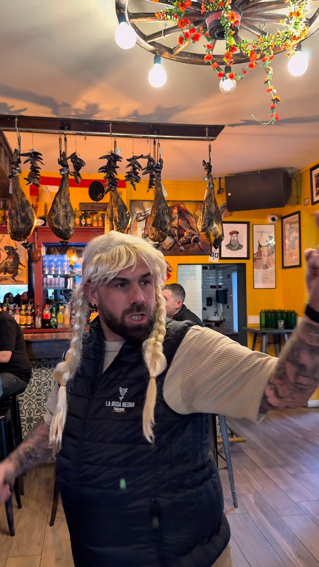 LA DER 🥲
Notre provocateur (préféré) nous dit au revoir ce vendredi 27 février dès 12h 🫠
On espère que vous êtes chauds patate, pour faire de son dernier service une grande bringue 🥳
Mais promis, on va vite le retrouver pour de nouvelles aventures… 👀
#tapas #restaurant #toulouse #directeur #chef