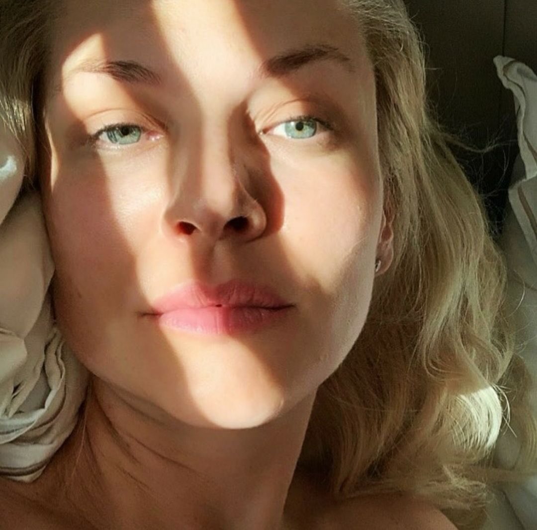 Joyeux anniversaire mon amour ♥️ Tu as bouleversé ma vie, je suis l’homme le plus heureux du monde. Tu m’as rajeuni de trente ans, et chaque jour que Dieu fait, mon cœur bat plus fort grâce à toi.
Aujourd’hui tu fêtes tes 45 ans…Le temps semble ne pas avoir de prise sur toi.
Merci d’être mon amour, ma joie, ma fierté.
Je t’aime, aujourd’hui plus qu’hier et bien moins que demain.
Charles-Philippe, ton petit prince charmant.
♥️♥️♥️♥️♥️♥️♥️♥️♥️♥️♥️♥️♥️♥️♥️♥️♥️♥️♥️
*****************************************
#happybirthday #princecharlesphilippedorleans #princessenaomidorleans