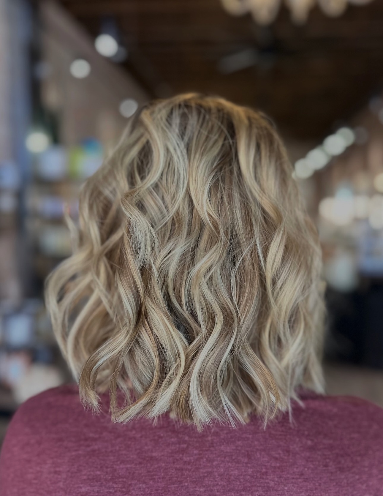 K-tips by @selahsalon_ap 👏🏼
The blend. The fullness. The seamless finish.
Keratin tips give you that natural, scalp-melting look with movement that feels like it grew right out of your head 🤍
Lightweight, customizable, and perfect for adding length and density without bulky wefts.
Swipe to see the process from sectioning ➡️ placement ➡️ the final transformation 💫