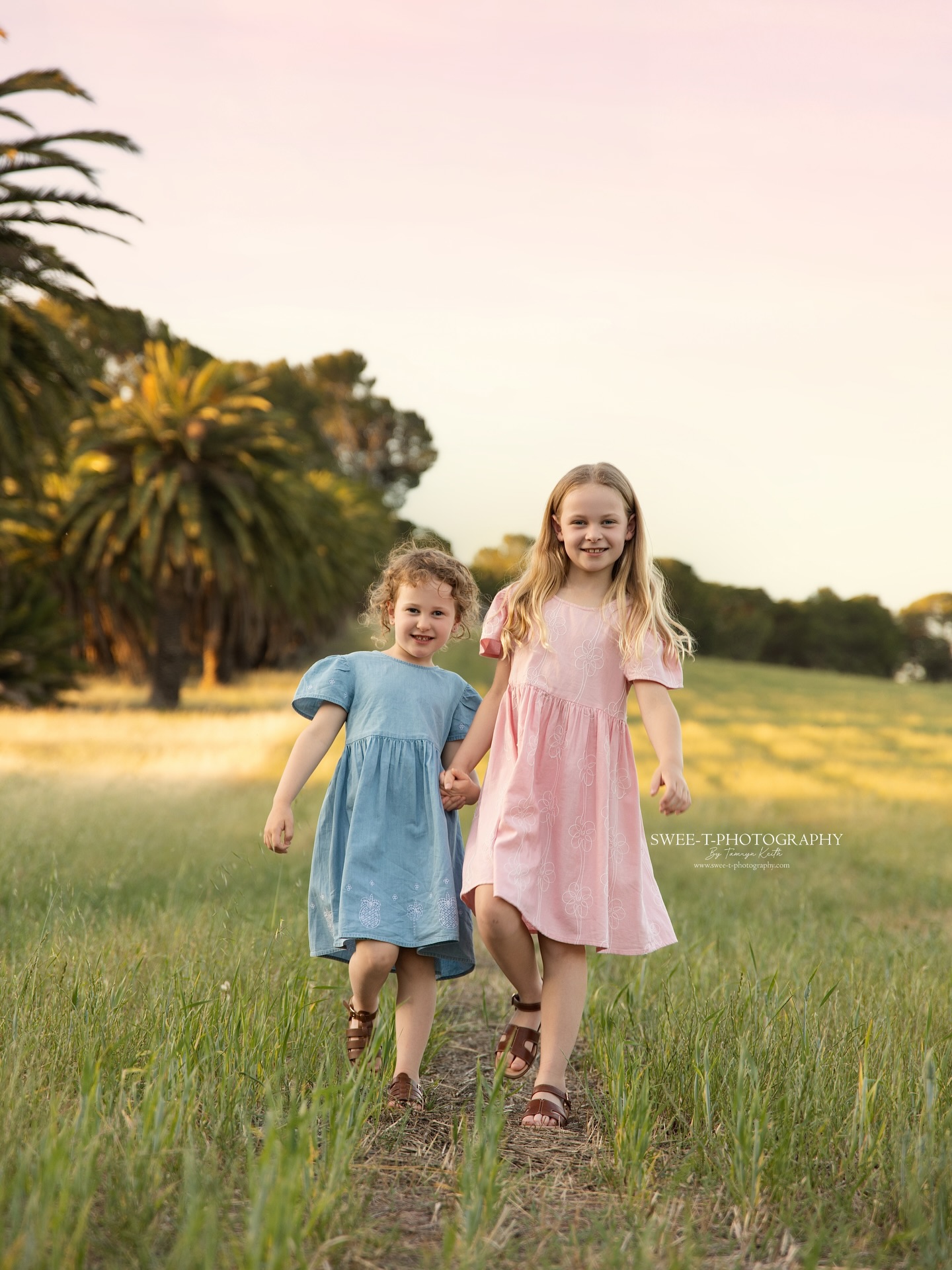 Golden hour in the Barossa has a way of wrapping families in the most magical light ✨ It’s relaxed, playful and full of those in-between moments you’ll treasure forever.
🤩 Secure your golden hour family session by clicking the link below and getting in touch. 👇
Mention SAVE15 to receive 15% off your session.
https://www.swee-t-photography.com/familysunsetsessions
© 2025 Swee-t-Photography | Barossa’s Newborn Photographer
https://www.instagram.com/swee.t.photography/
#barossafamilyphotographer #barossafamilyphotography #barossasunsetsession #bluehourphotography #barossanewbornphotographer barossanewbornphotography barossababyphotographer barossamaternityphotographer barossastudio