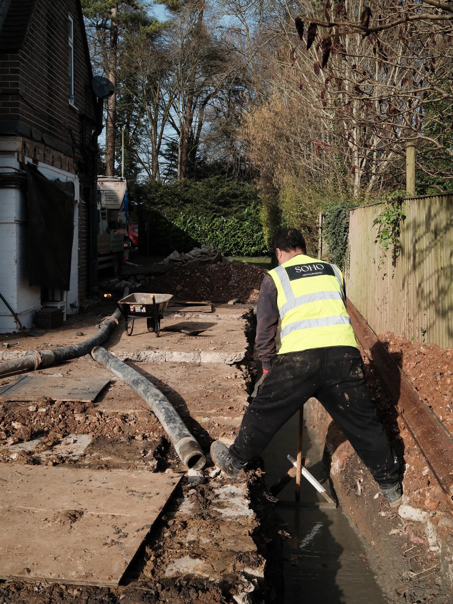 Foundations approved and concrete poured at our High Wycombe project.
A key stage complete, allowing the next phase of the build to begin. Brickwork scheduled to start next week.
SOHO Developments | High-end builds & Refurbishments