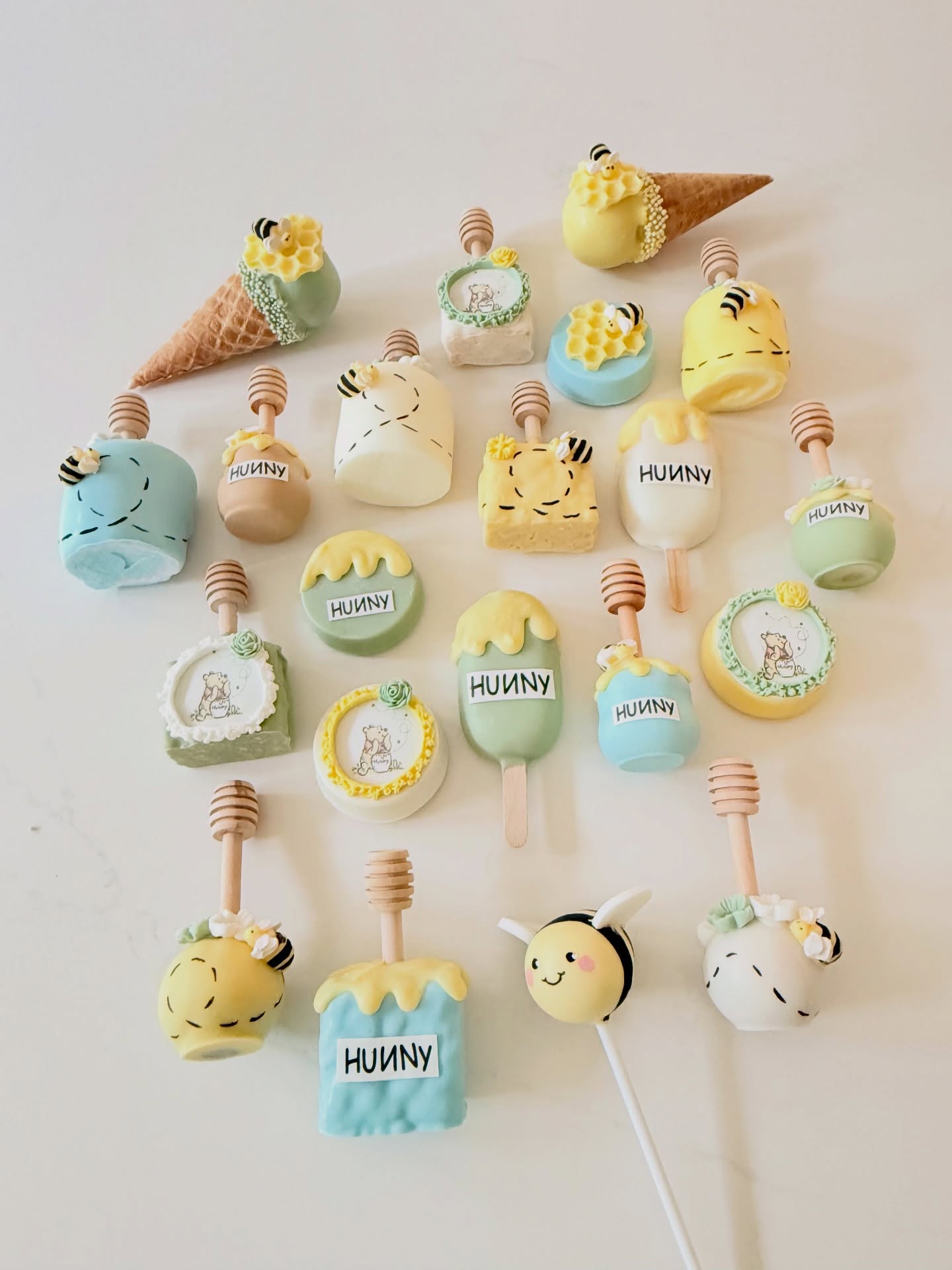 If you’re planning a Winnie the Pooh party… this is your sign 🐝🍯
This honey-themed treat set might be one of my favourites I’ve ever created.
Cake pops, cakesicles, Rice Krispie treats, marshmallow pops, mini cakelets AND ice cream cones — all hand decorated with tiny bees and honey drips.
I think I painted enough bees to officially qualify as a Hundred Acre Wood resident 🐻
These are perfect for:
✨ 1st birthdays
✨ Baby showers
✨ Soft pastel party themes
✨ Dessert tables that need a statement piece
Mums, imagine these on your little one’s party table 🥹
Party planners, save this for your next honey or woodland theme.
💛 Custom orders are open for upcoming dates.
Comment “HUNNY” and I’ll send you details.
#winniethepoohparty #kidsbirthdayideas #desserttableinspo #ilkley #partyplanneruk