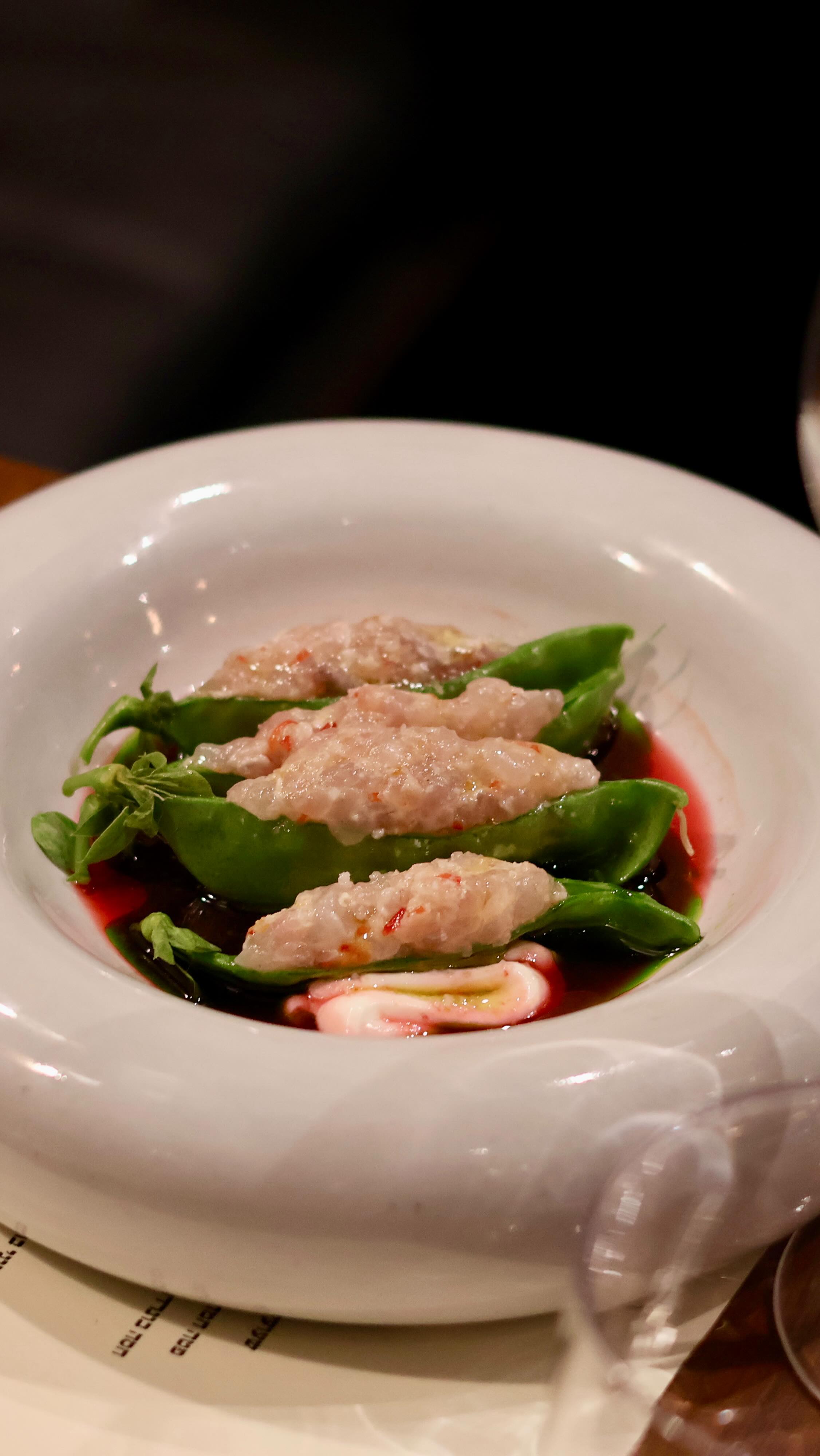  עדן האהובה שלנו בחרה את המנה שהיא הכי אוהבת בתפריט של תריסר : טרטר דג, אפונה, לאבנה, מיץ תפוז דם, שמן לאושטיאן וחריף