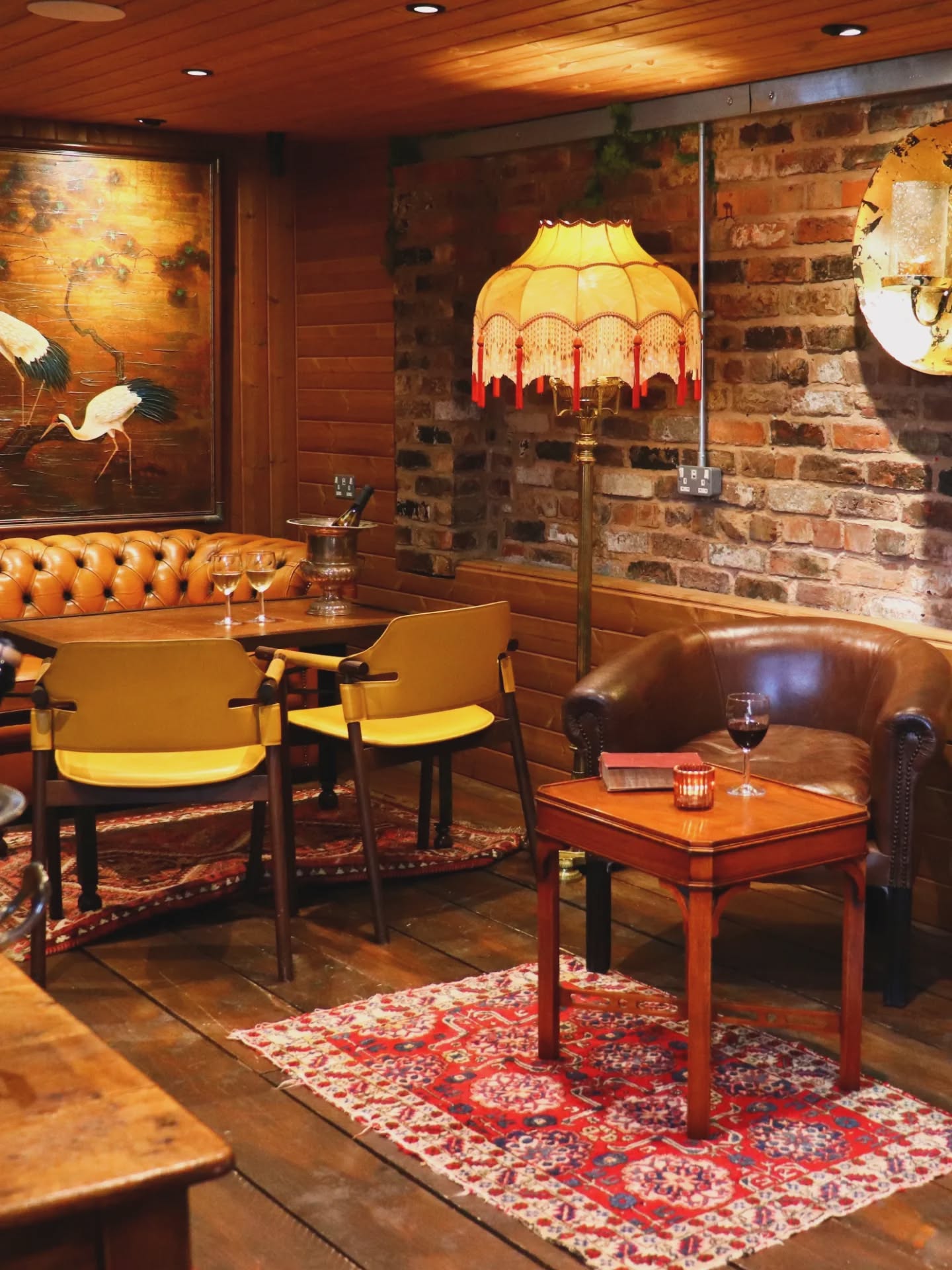 From coffee to cocktails! Open 9am-10pm on Fridays.
Enjoy fine wines, fresh made cocktails, food boards and draft beers.
#winebar #Altrincham #cocktailbars #cocktails #timperley